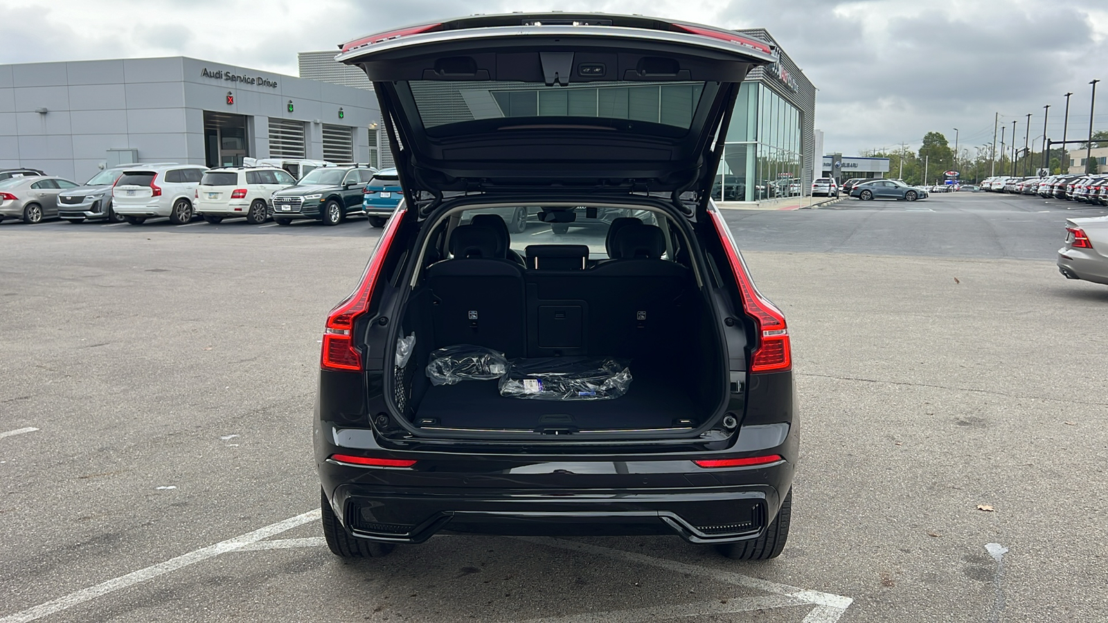 2025 Volvo XC60 Plug-In Hybrid T8 Plus 34