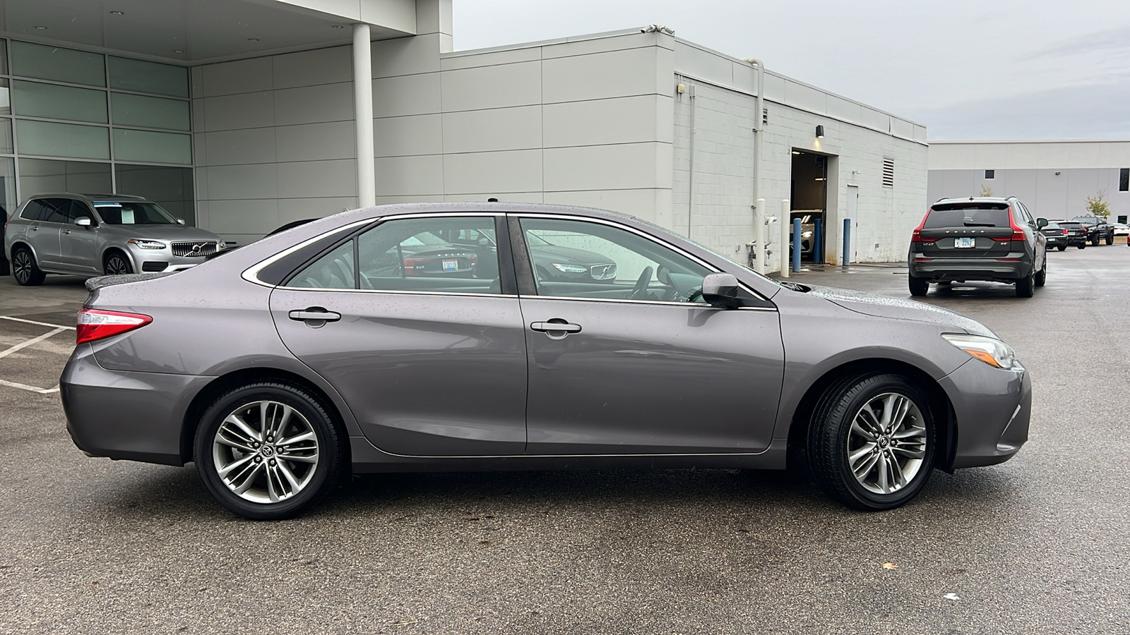 2015 Toyota Camry SE 2