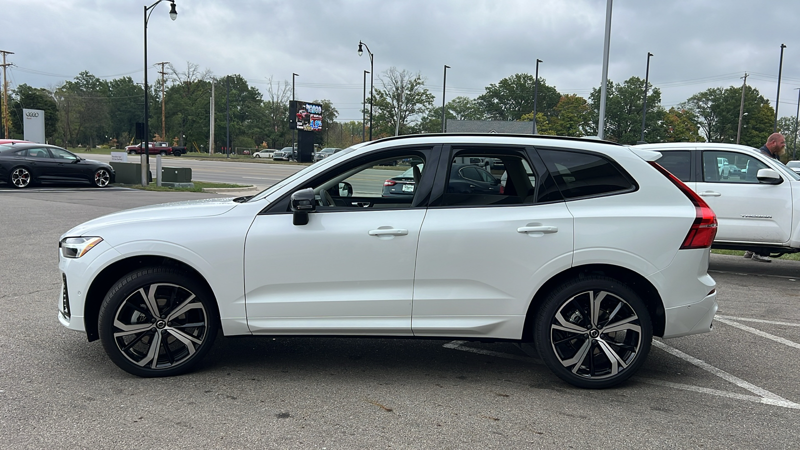 2025 Volvo XC60  5