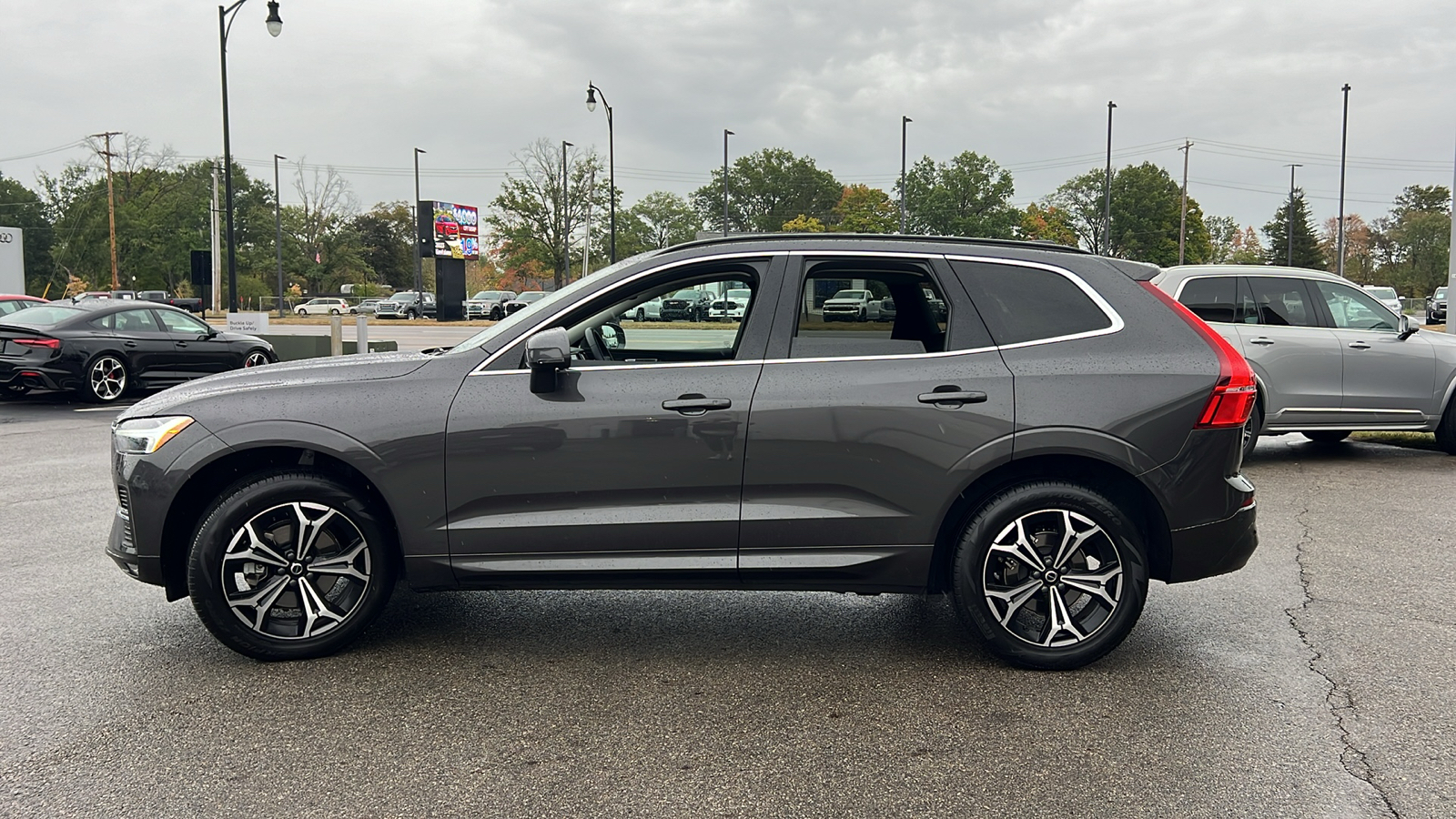 2022 Volvo XC60 B5 Momentum 5