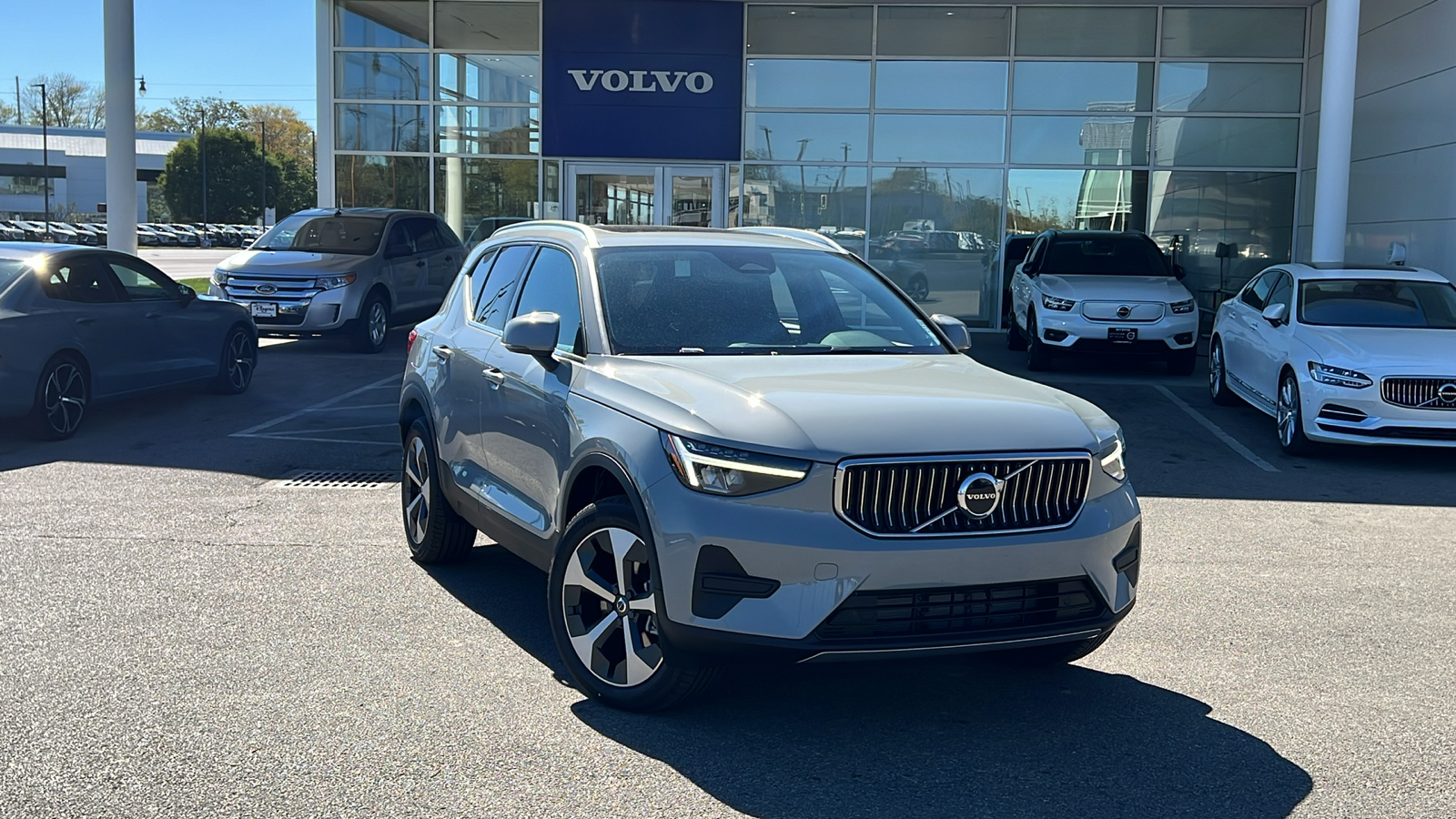 2025 Volvo XC40 B5 Core 1