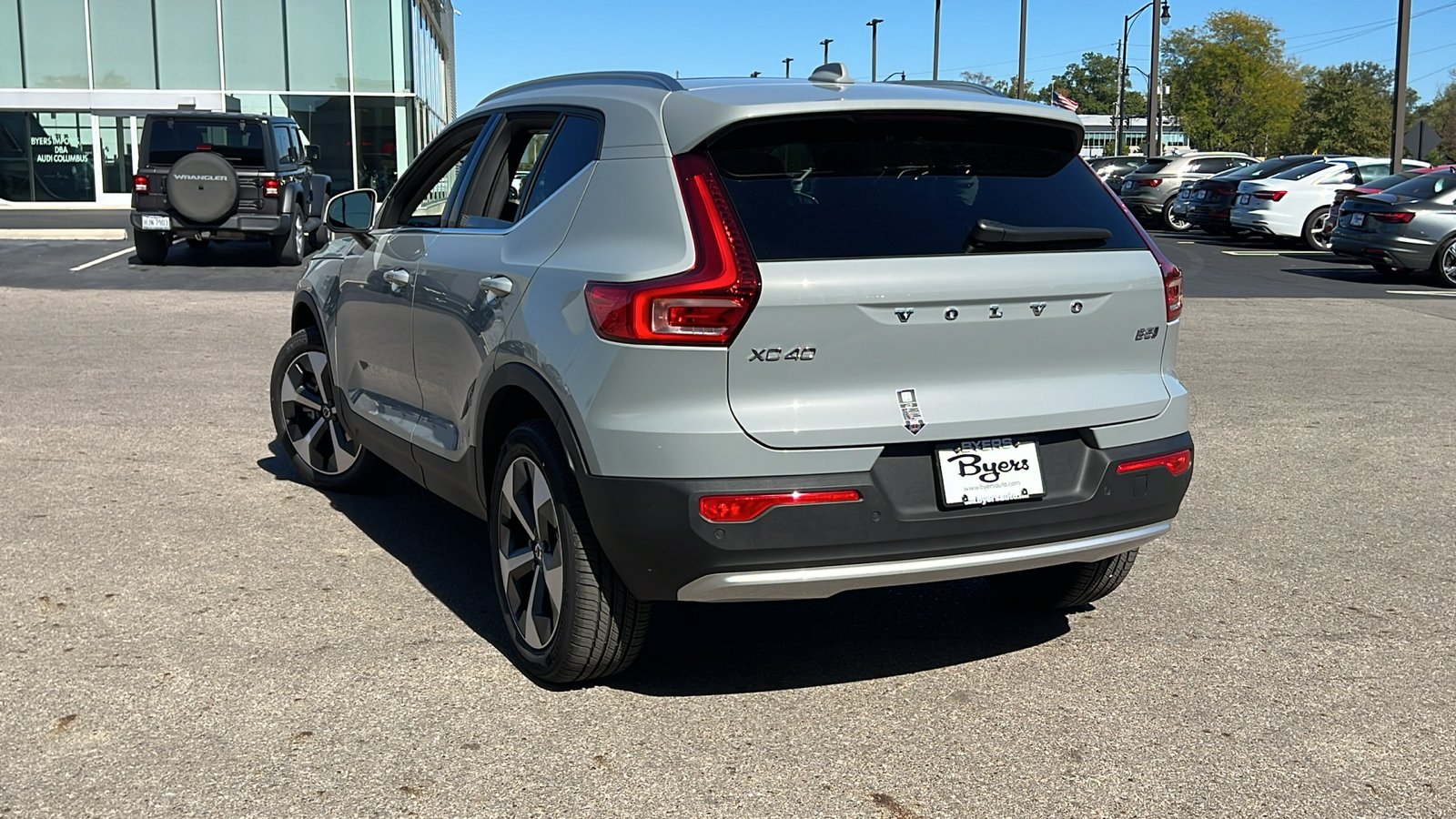 2025 Volvo XC40 B5 Core 4