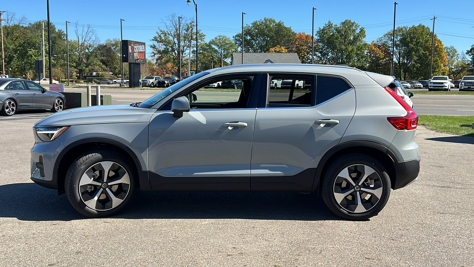 2025 Volvo XC40 B5 Core 5