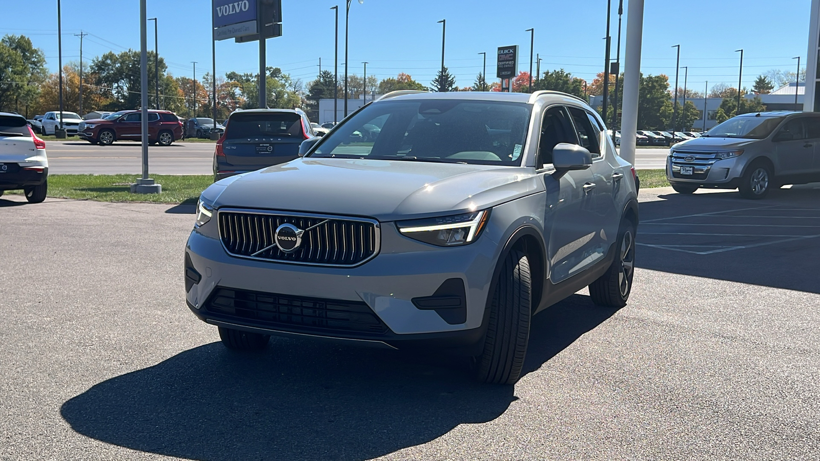 2025 Volvo XC40 B5 Core 6