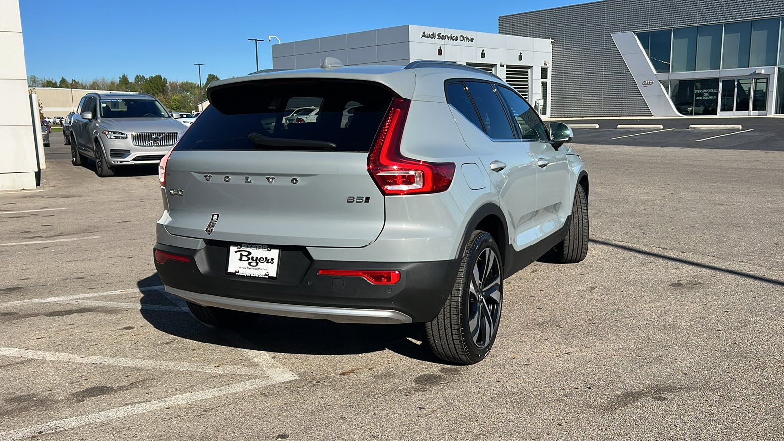 2025 Volvo XC40 B5 Plus Bright Theme 3