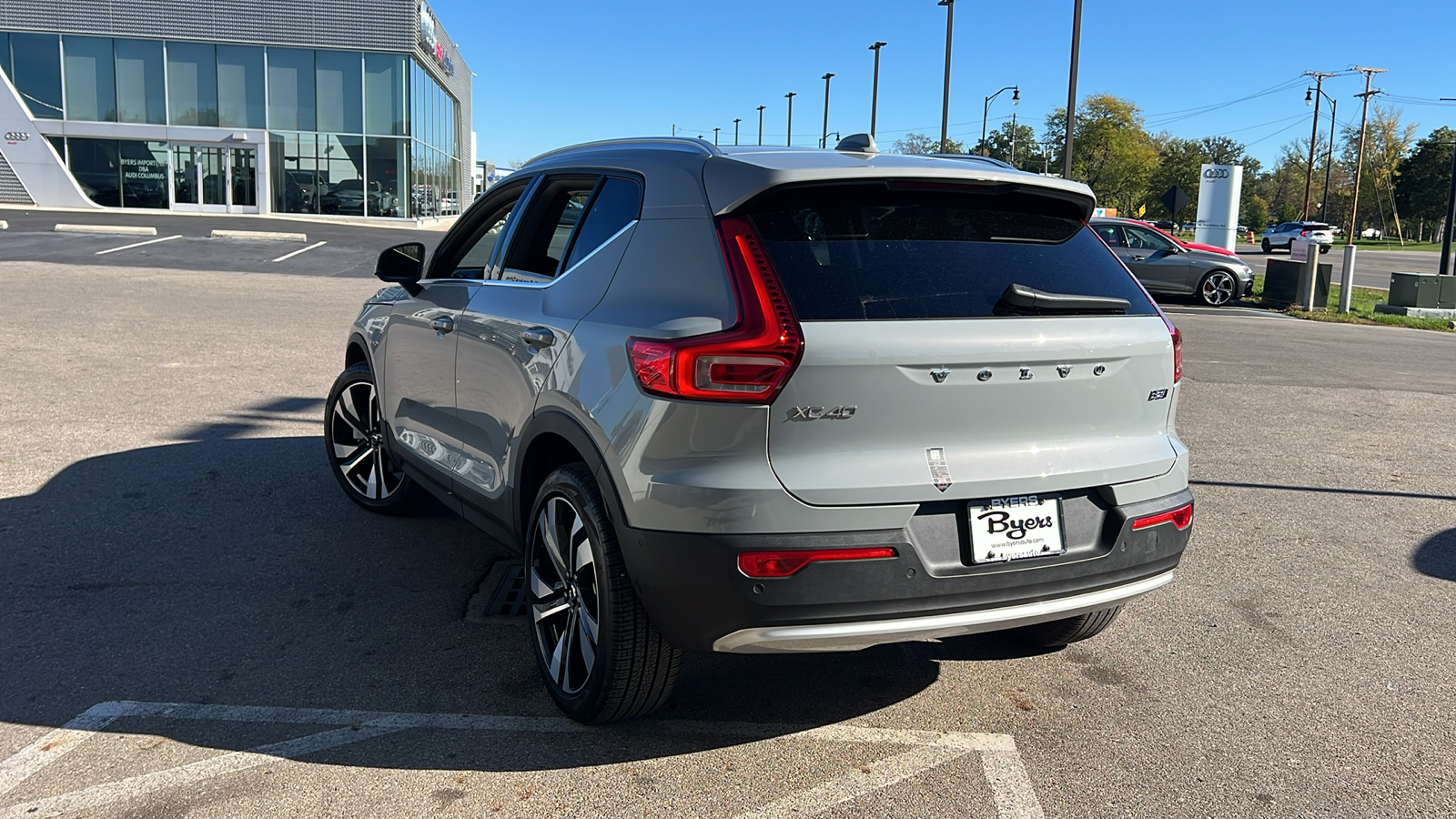 2025 Volvo XC40 B5 Plus Bright Theme 4