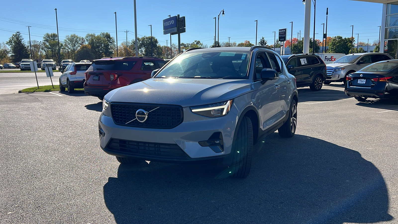 2025 Volvo XC40 B5 Plus Dark Theme 6