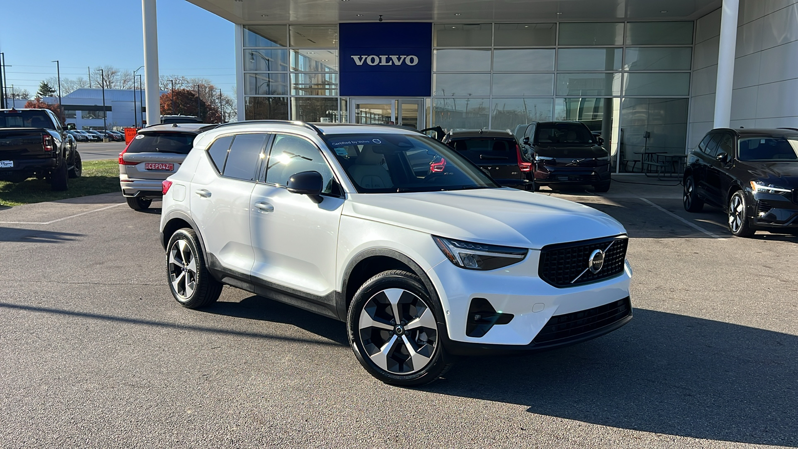 2023 Volvo XC40 B5 Plus Dark Theme 1