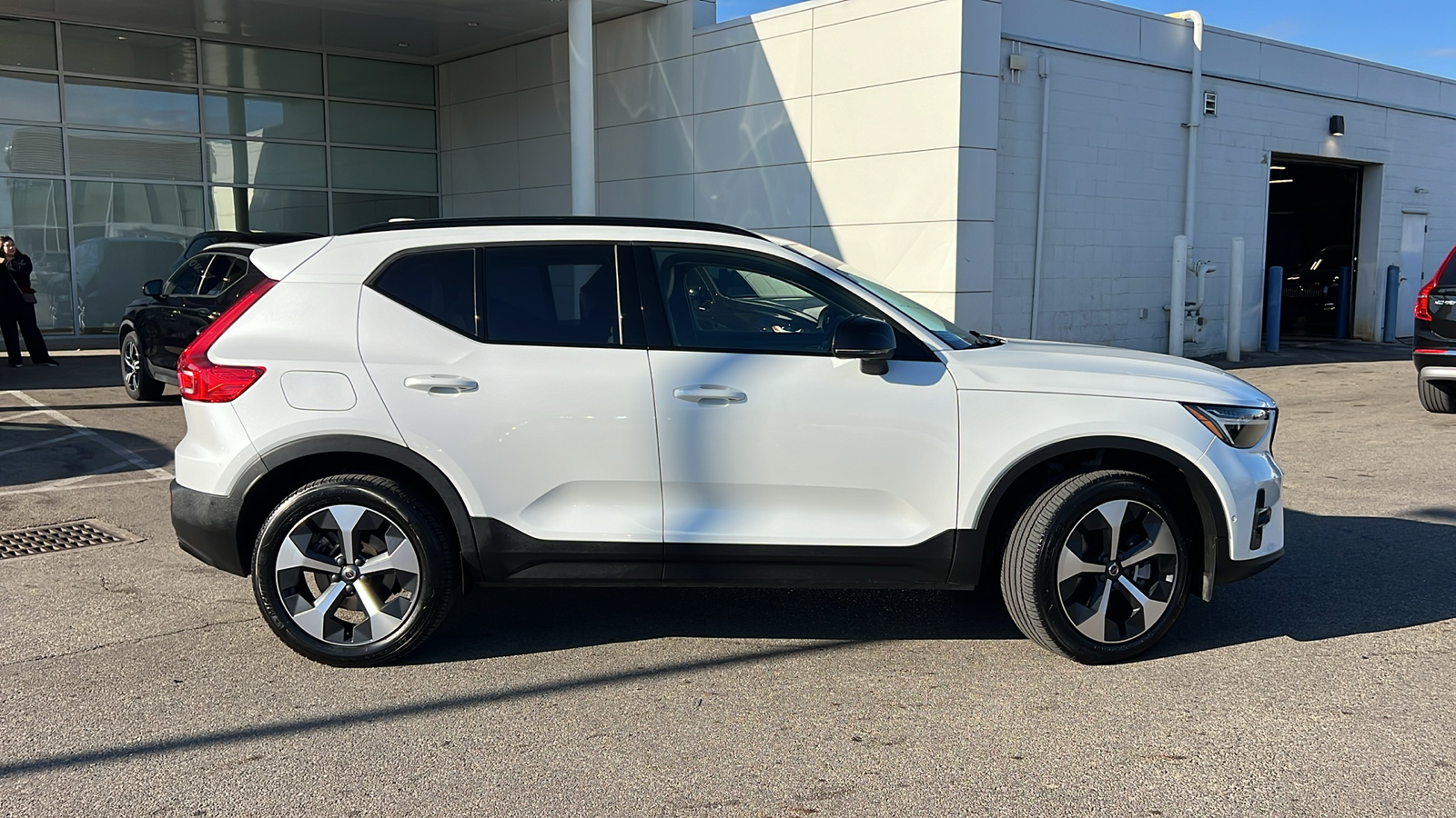 2023 Volvo XC40 B5 Plus Dark Theme 2