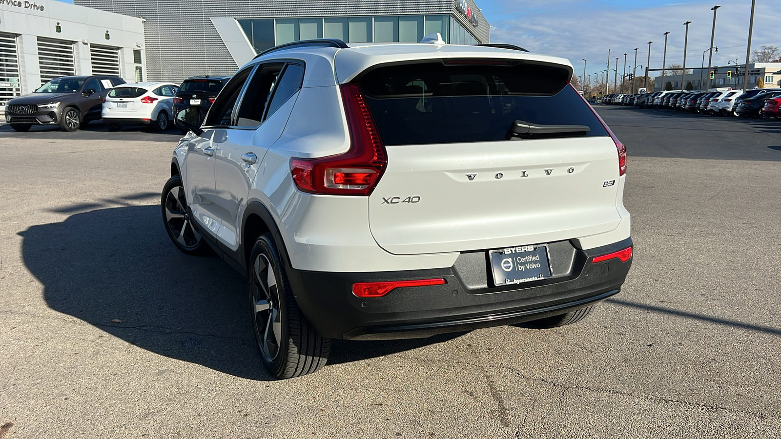 2023 Volvo XC40 B5 Plus Dark Theme 4