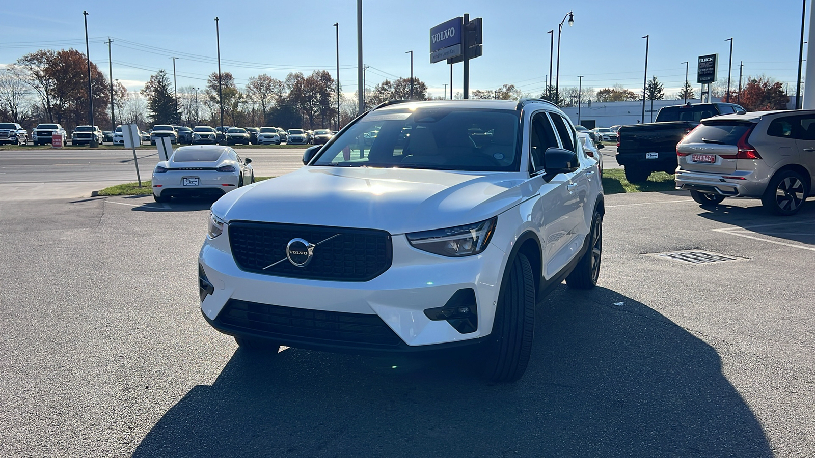 2023 Volvo XC40 B5 Plus Dark Theme 6