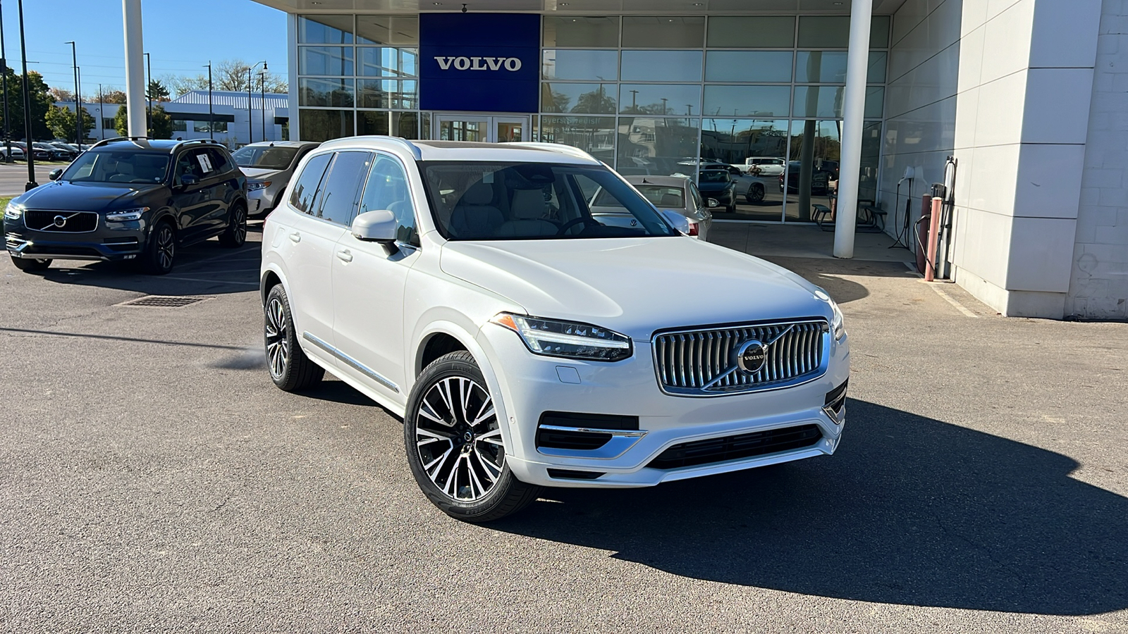 2025 Volvo XC90 Plug-In Hybrid T8 Plus 1