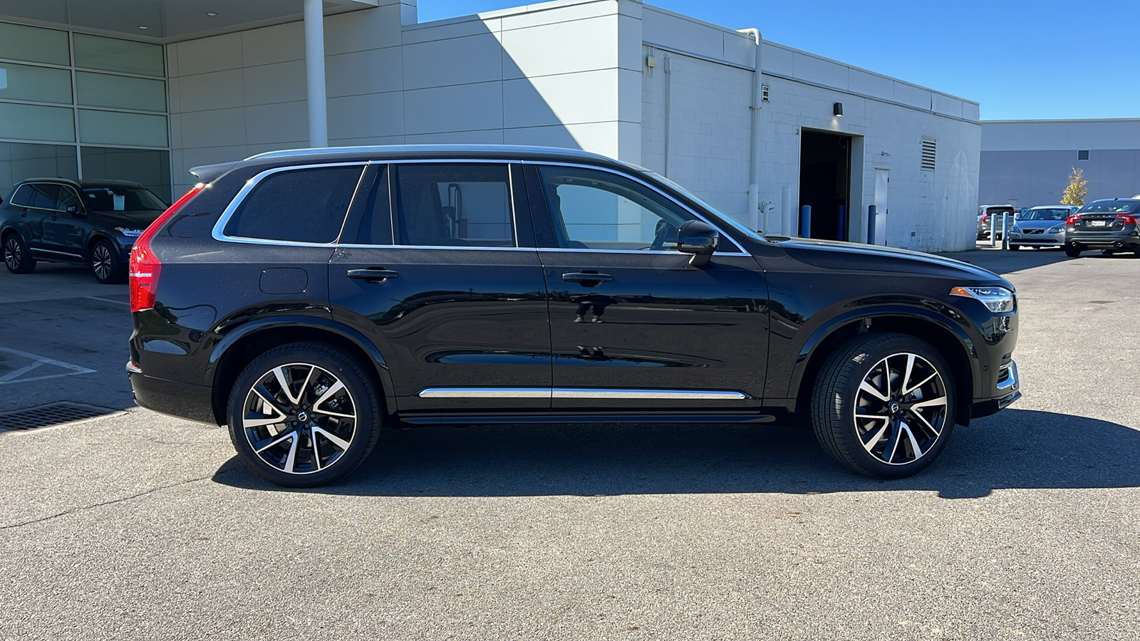 2025 Volvo XC90 B5 Plus 2