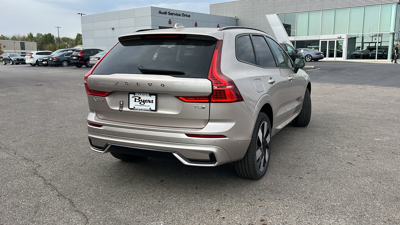 2025 Volvo XC60 Plug-In Hybrid T8 Plus 3