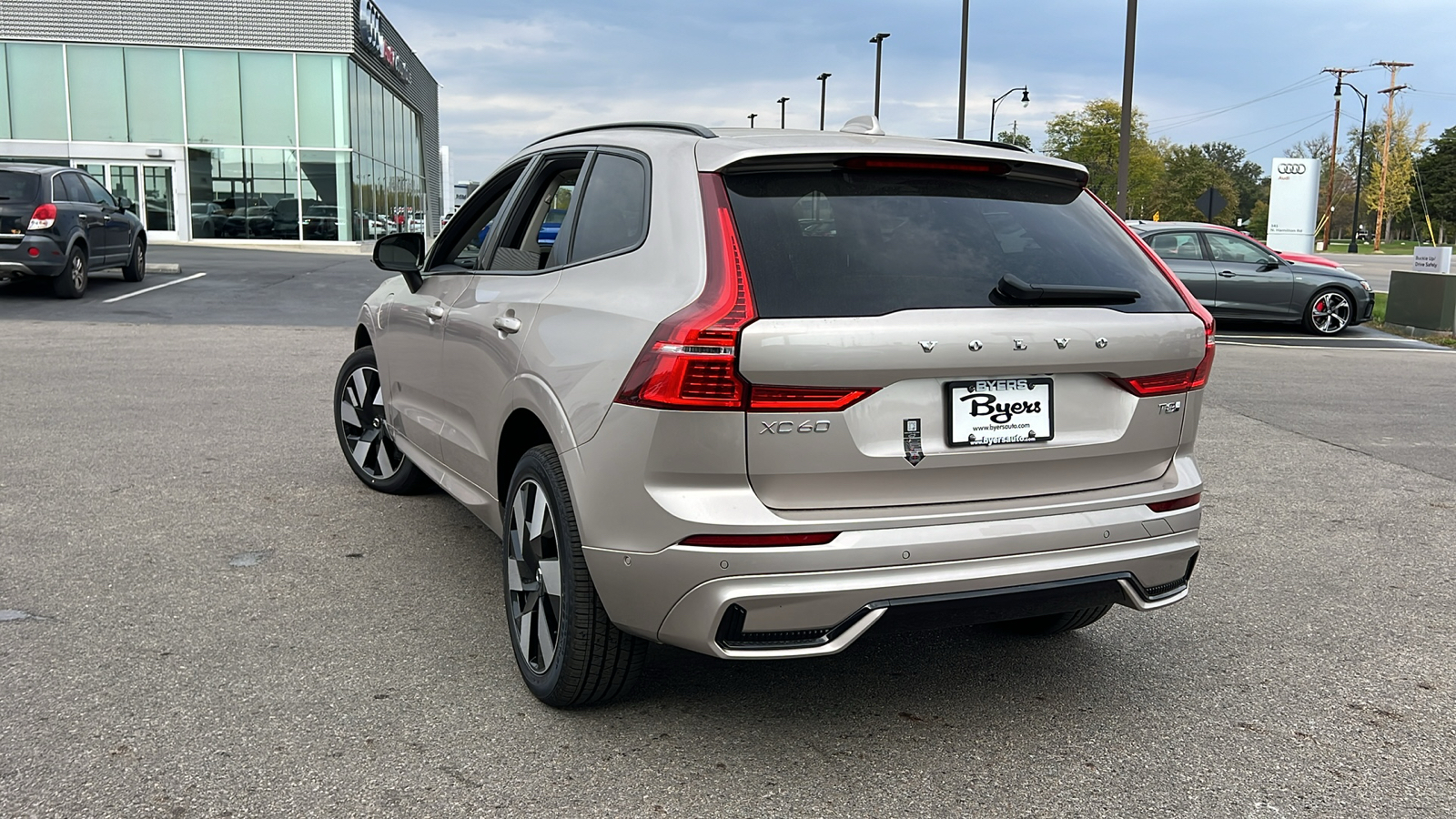 2025 Volvo XC60 Plug-In Hybrid T8 Plus 4