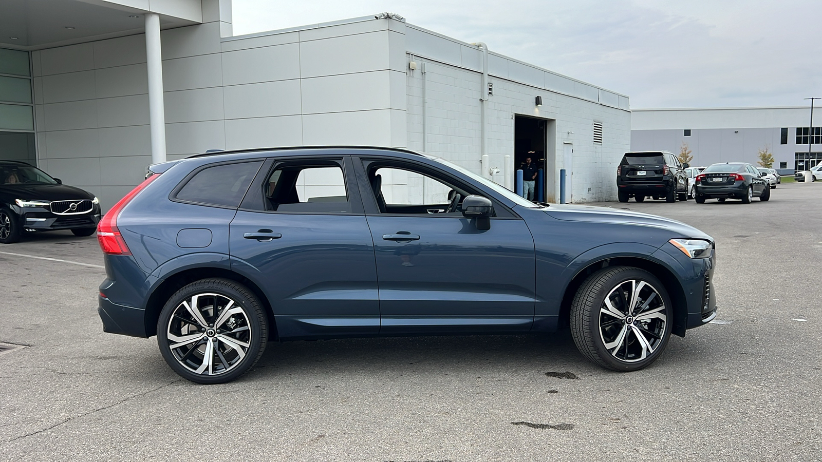 2025 Volvo XC60 Plug-In Hybrid  2