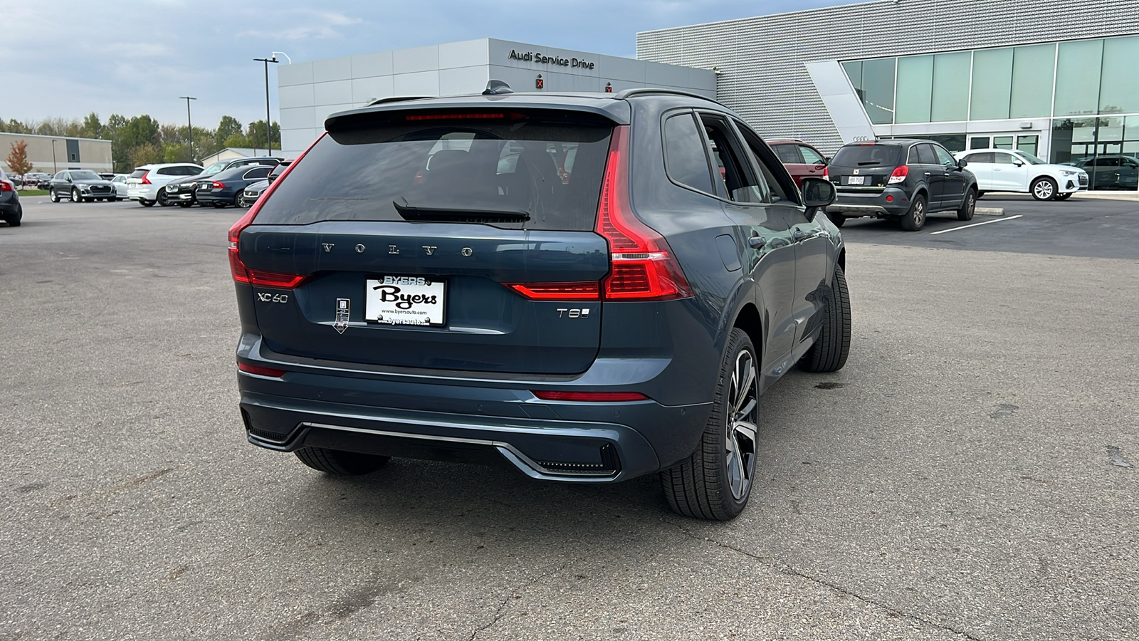 2025 Volvo XC60 Plug-In Hybrid  3