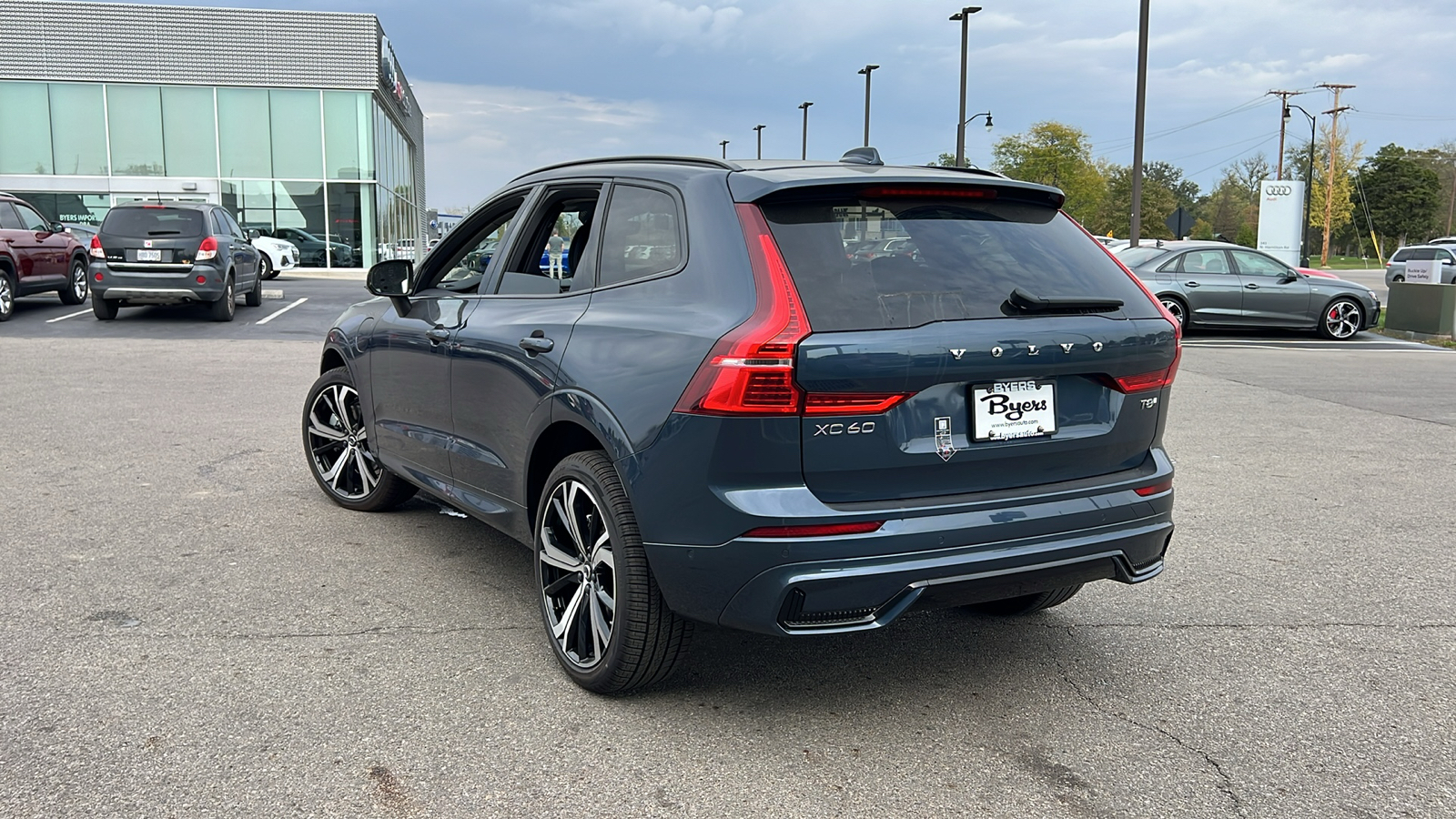 2025 Volvo XC60 Plug-In Hybrid  4