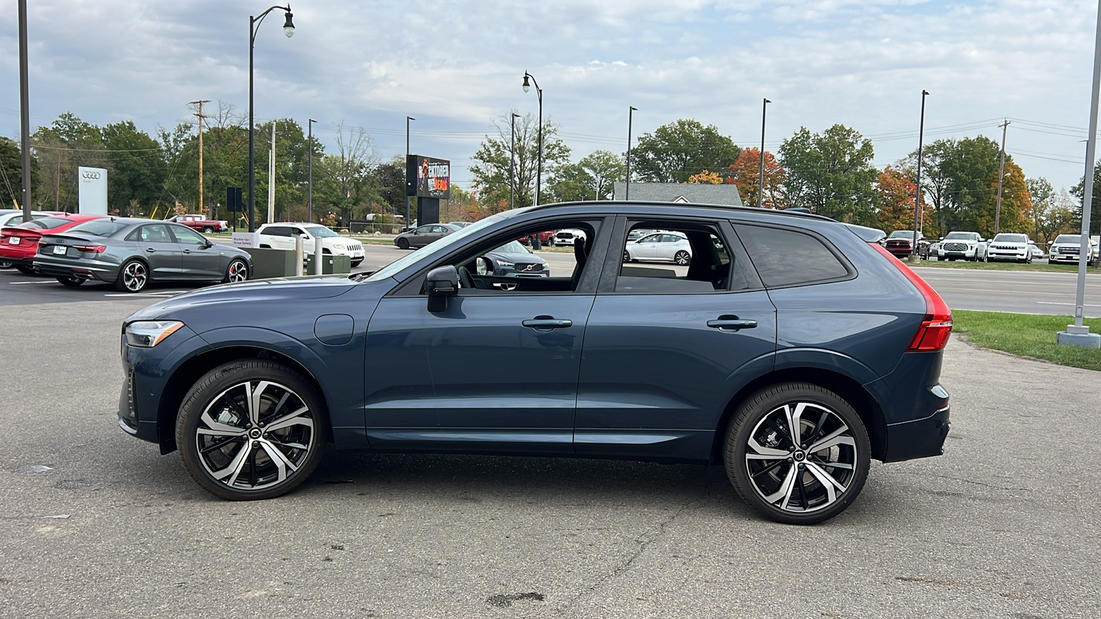 2025 Volvo XC60 Plug-In Hybrid  5