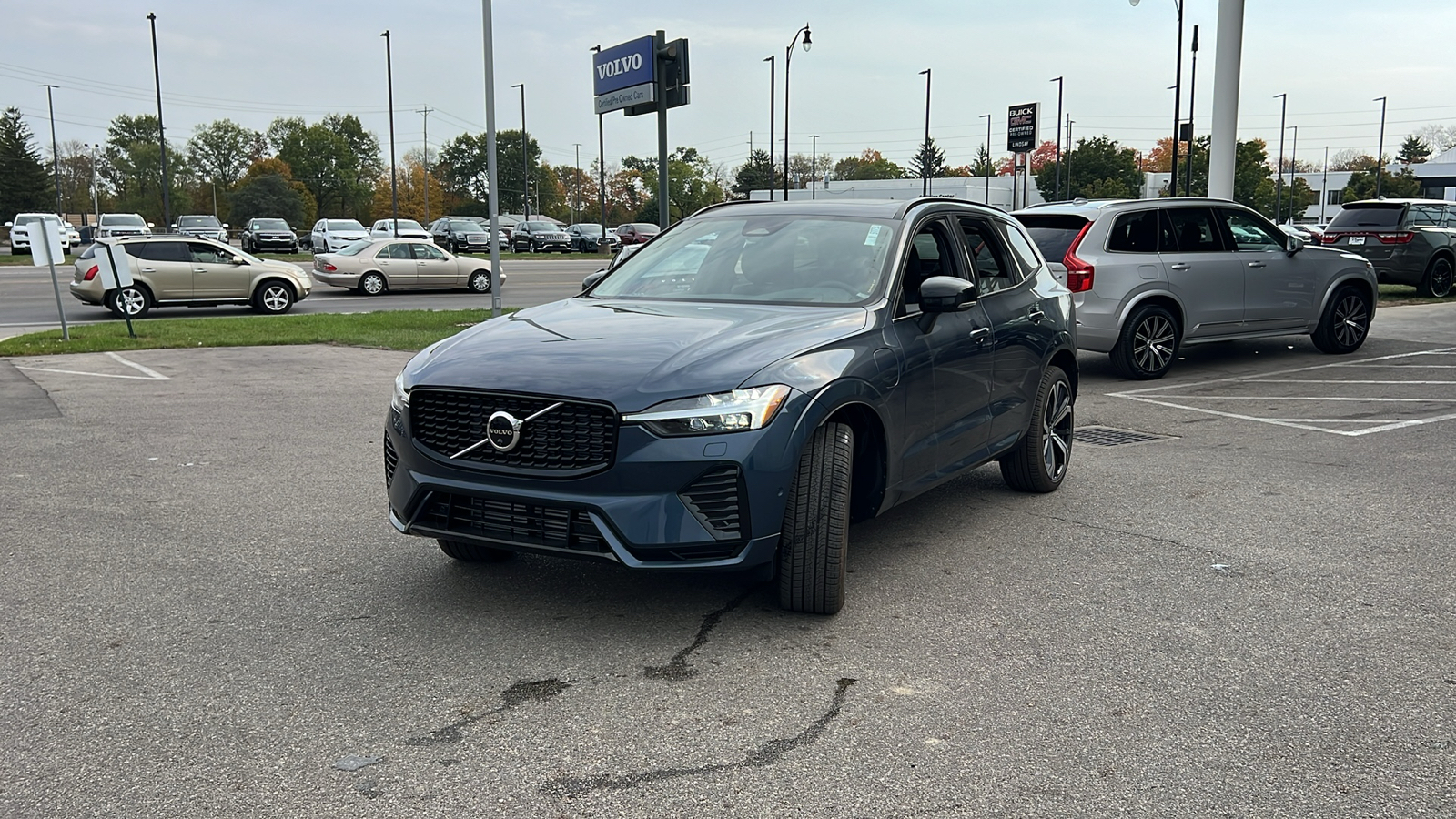 2025 Volvo XC60 Plug-In Hybrid  6