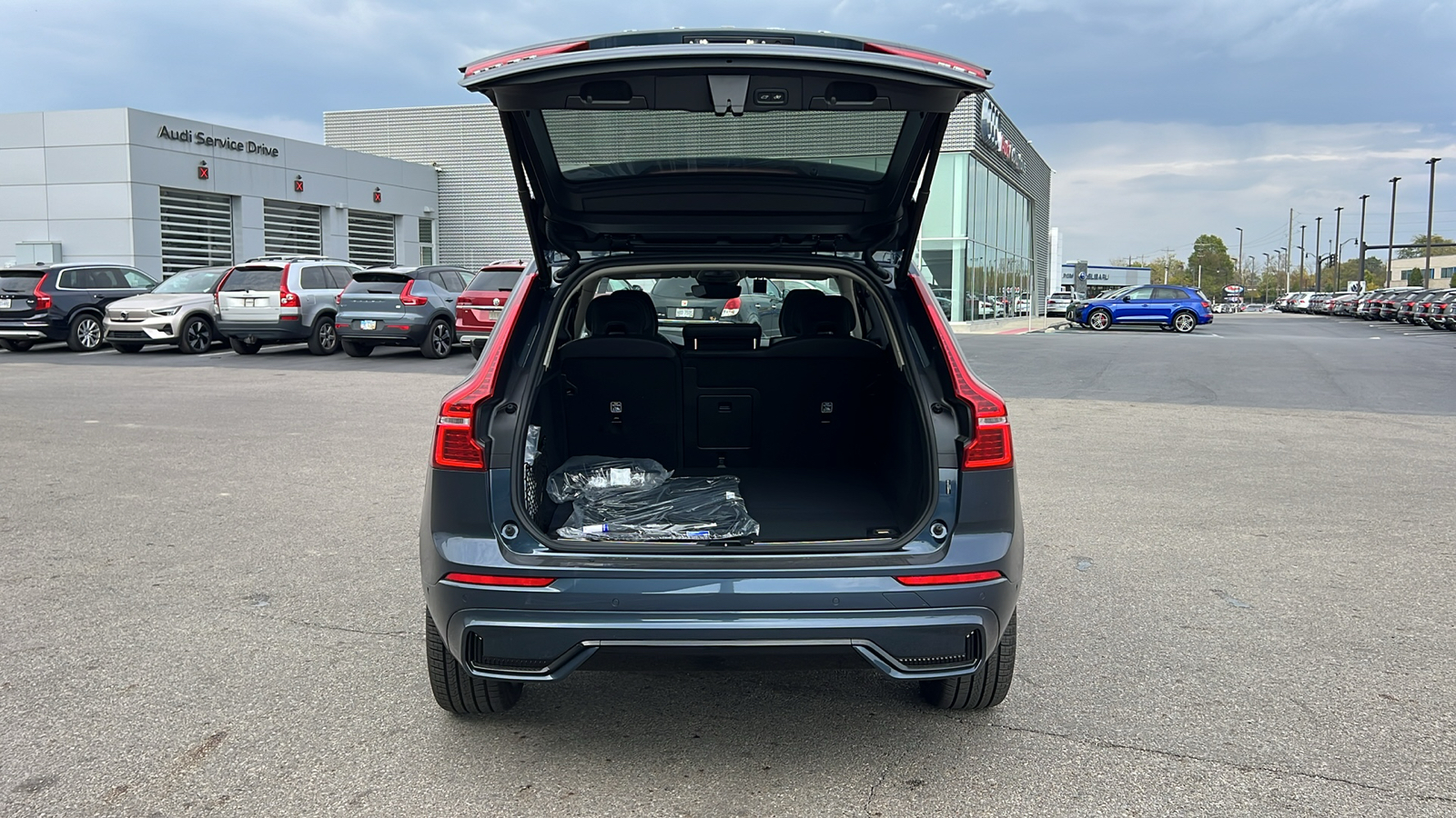 2025 Volvo XC60 Plug-In Hybrid  34