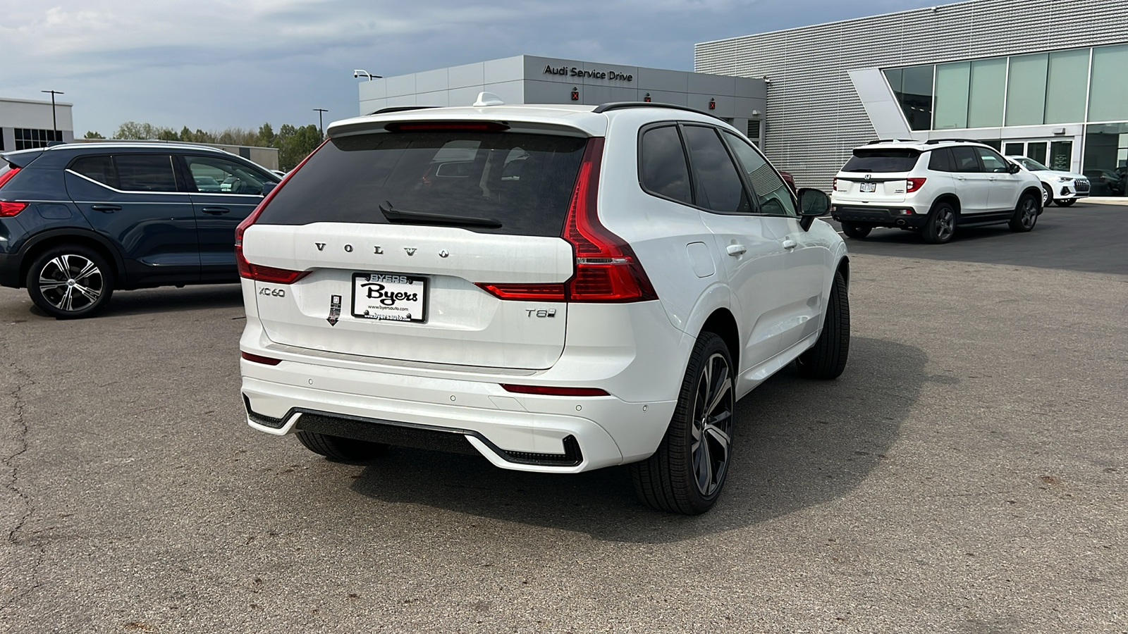 2025 Volvo XC60 Plug-In Hybrid  3