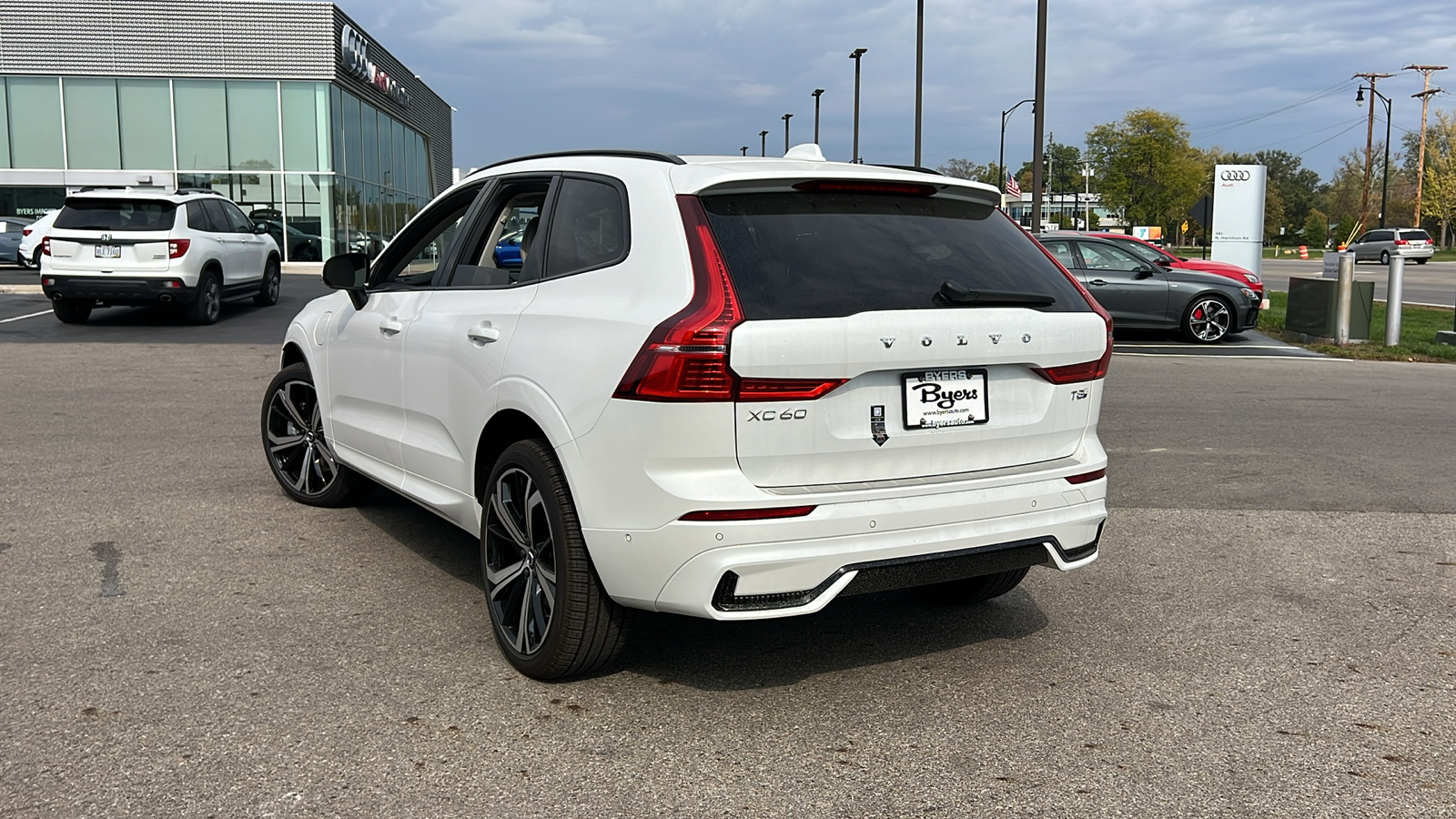 2025 Volvo XC60 Plug-In Hybrid  4