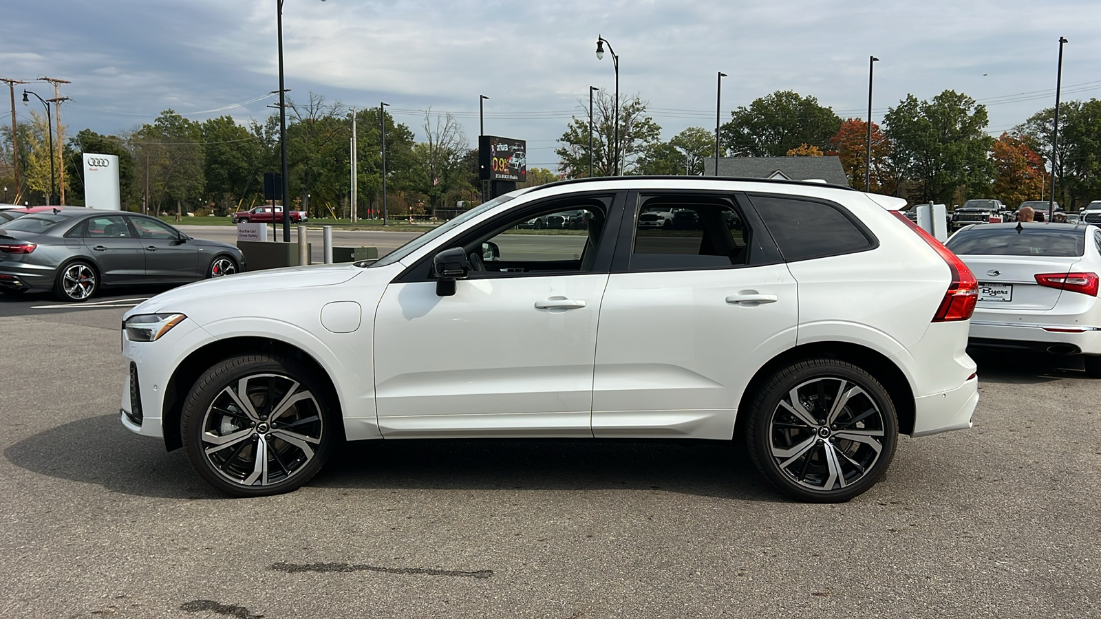 2025 Volvo XC60 Plug-In Hybrid  5