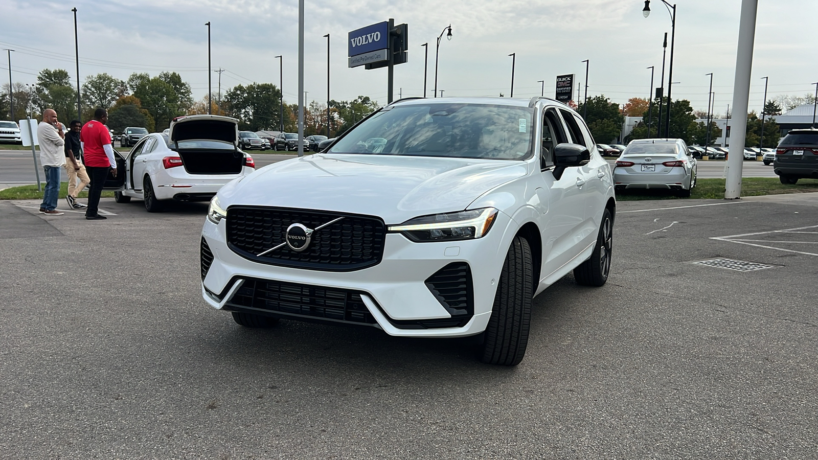 2025 Volvo XC60 Plug-In Hybrid T8 Plus 6