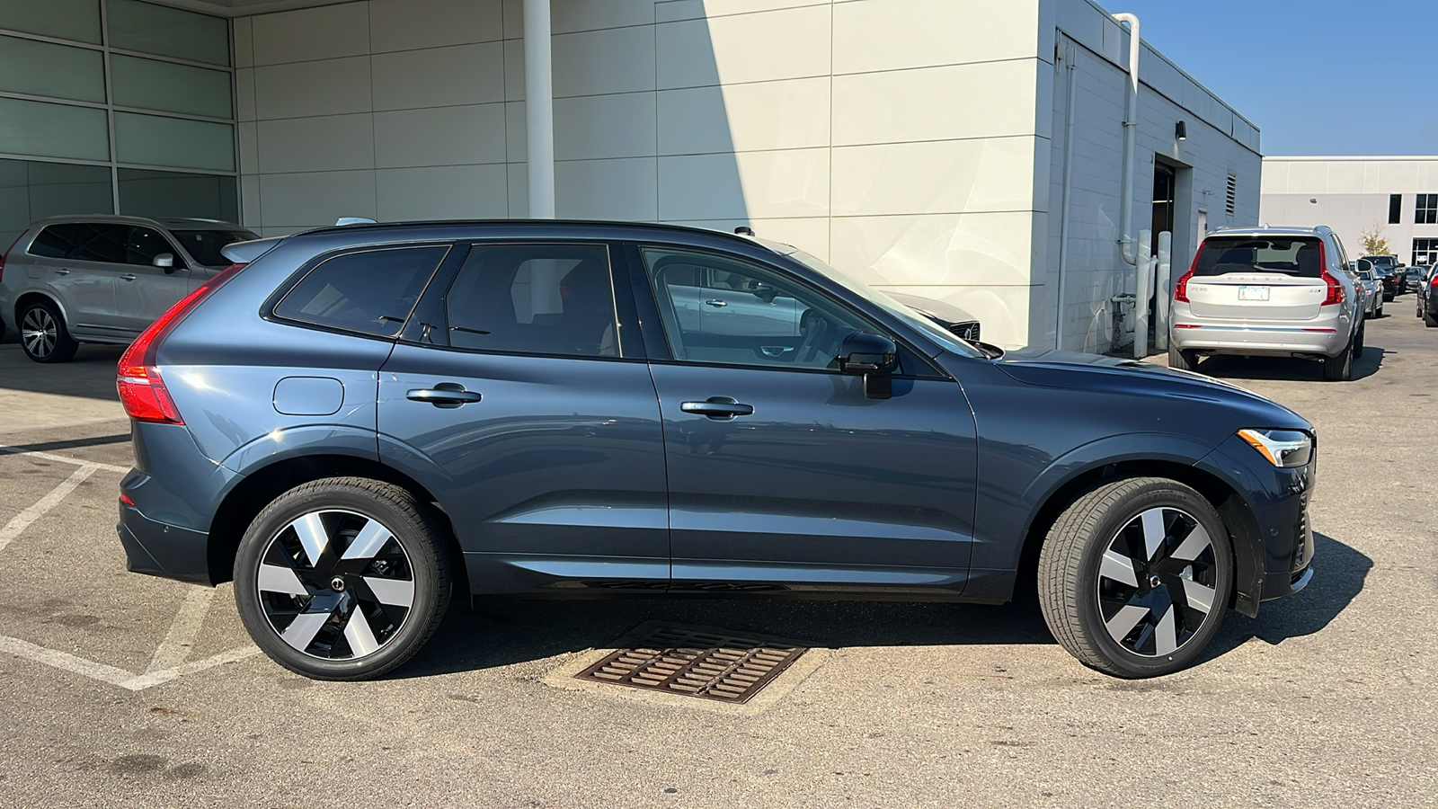 2025 Volvo XC60 Plug-In Hybrid T8 Plus 2