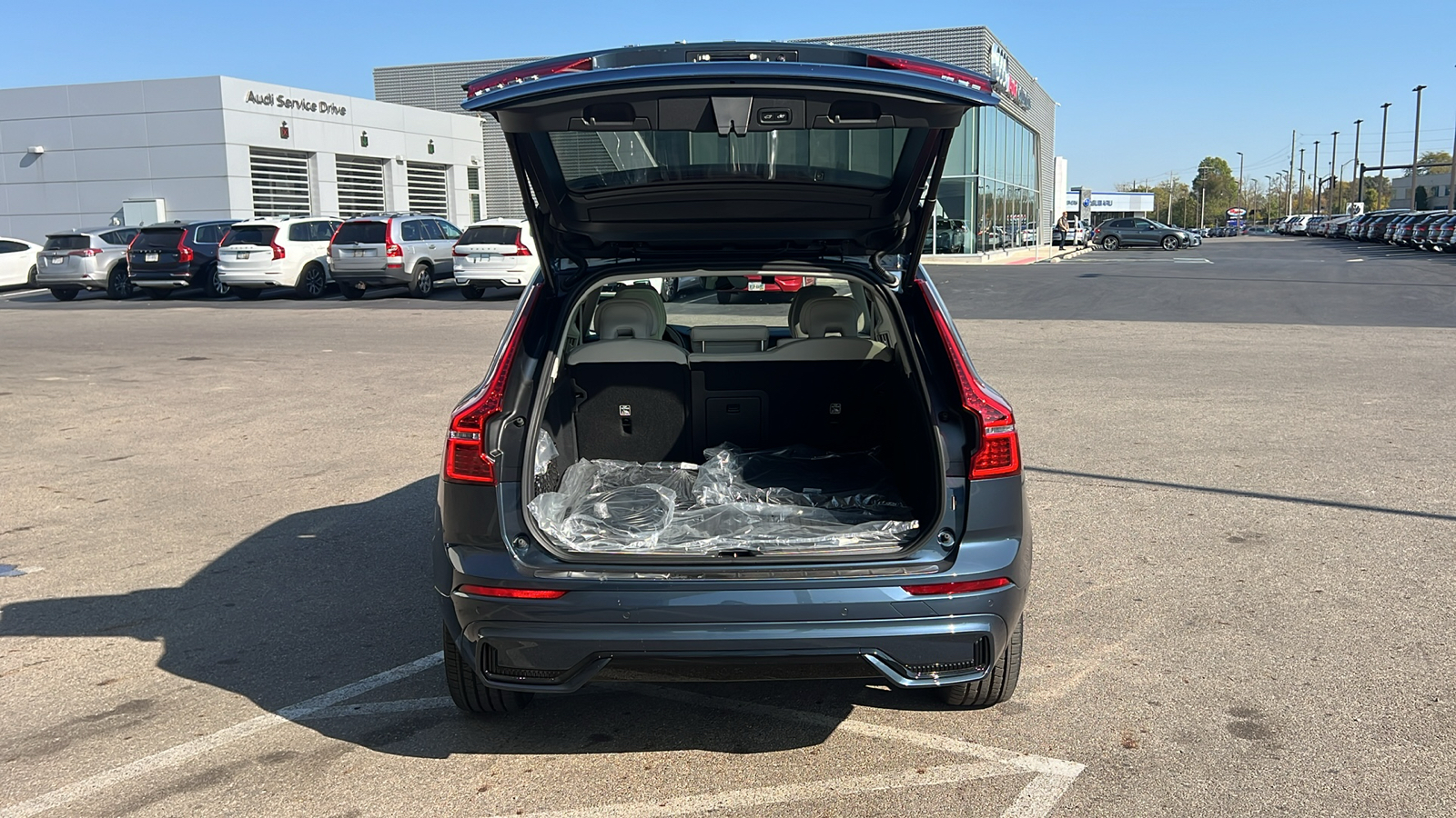 2025 Volvo XC60 Plug-In Hybrid T8 Plus 31