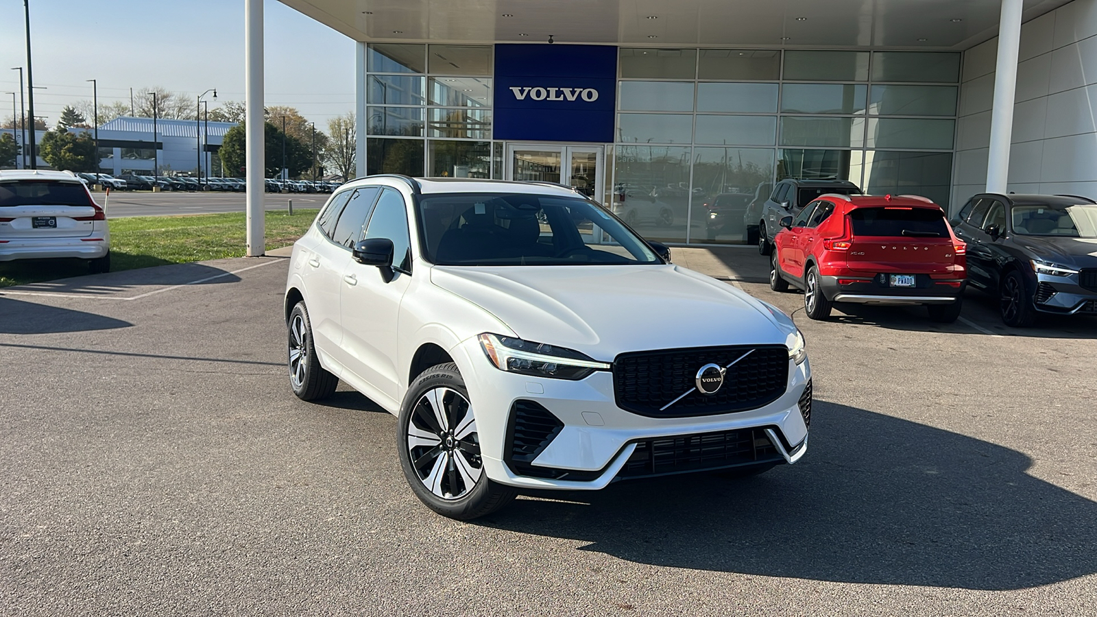 2025 Volvo XC60 Plug-In Hybrid  1