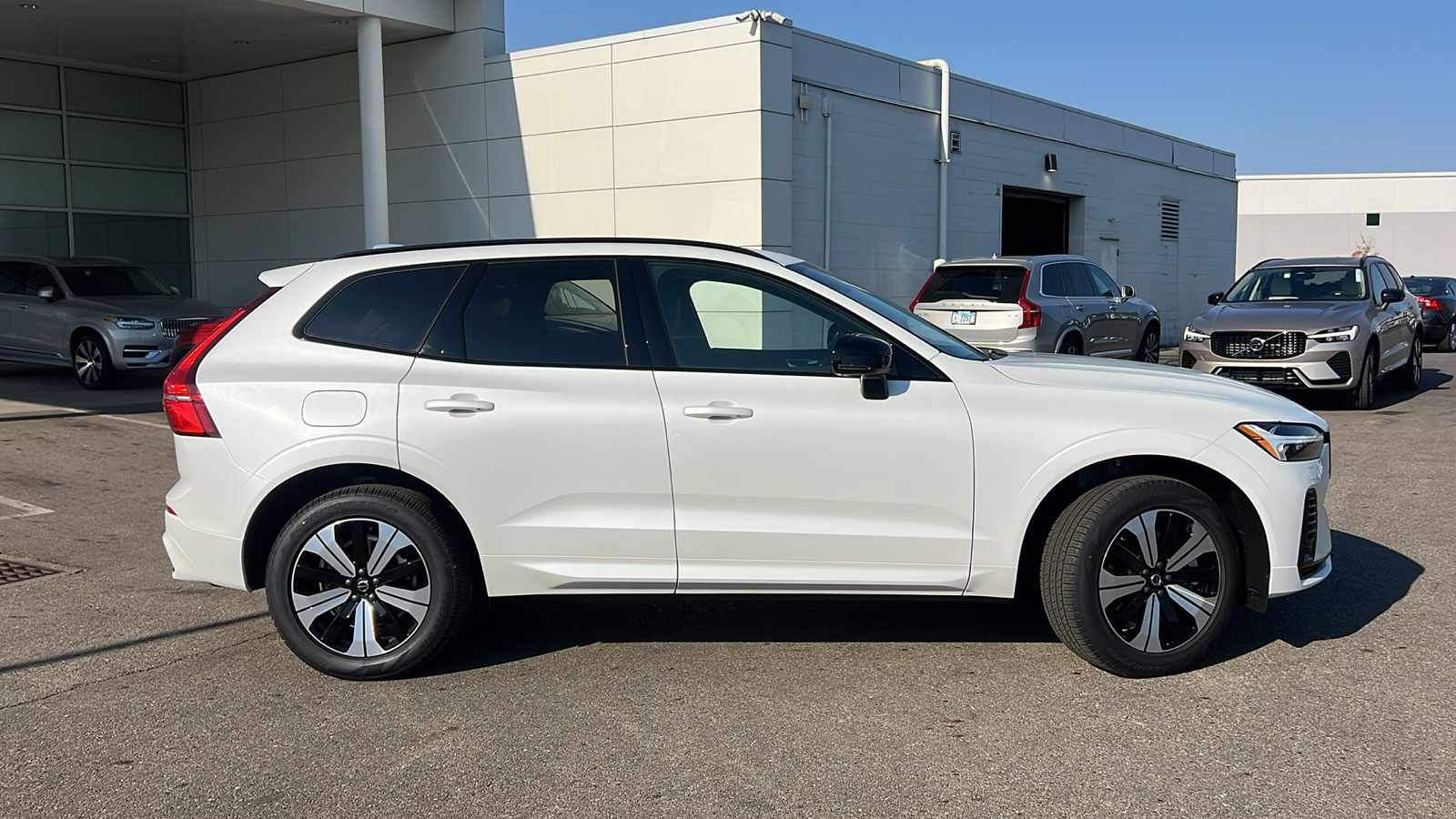 2025 Volvo XC60 Plug-In Hybrid  2