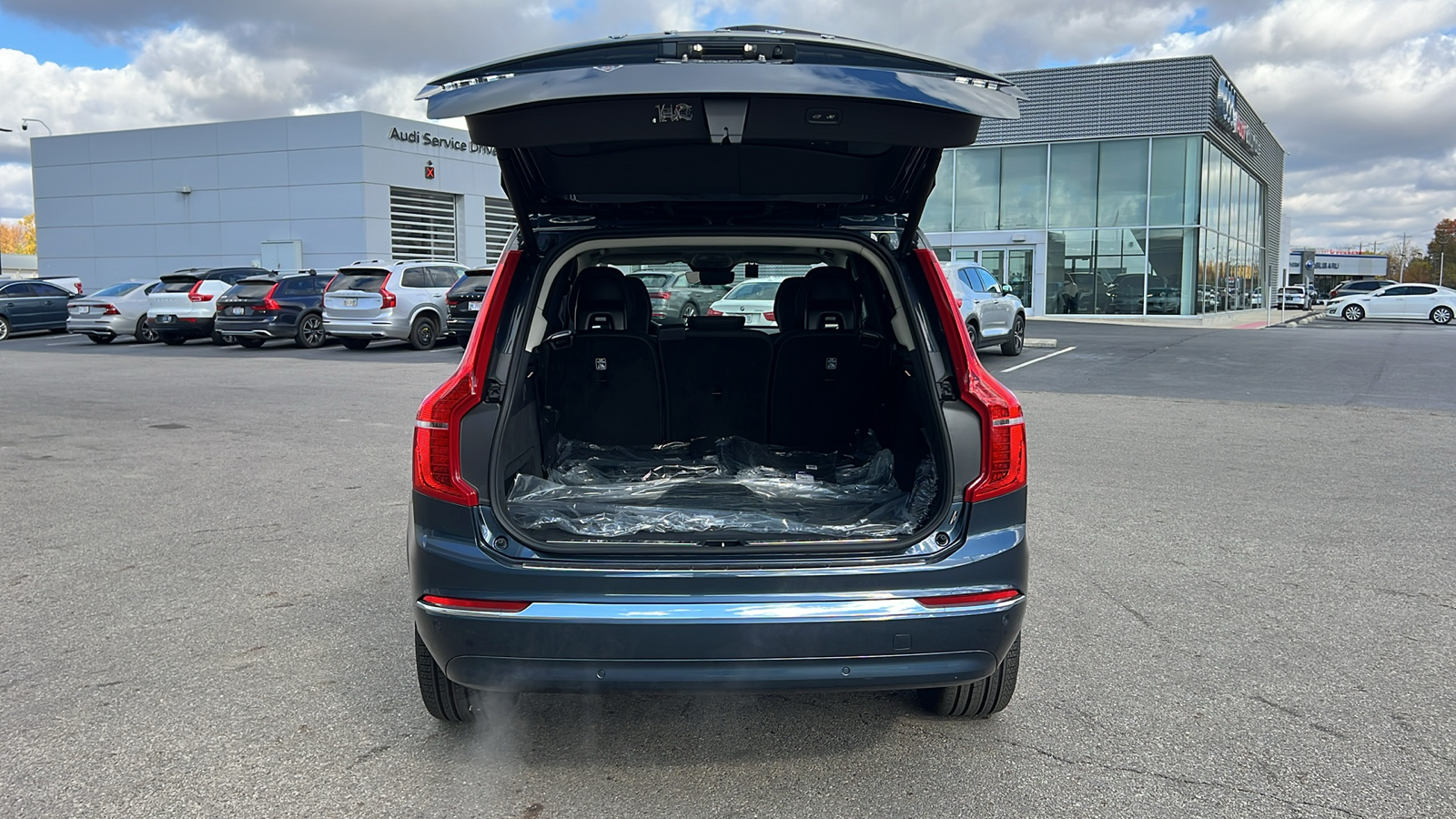 2025 Volvo XC90 B6 Plus 7-Seater 33