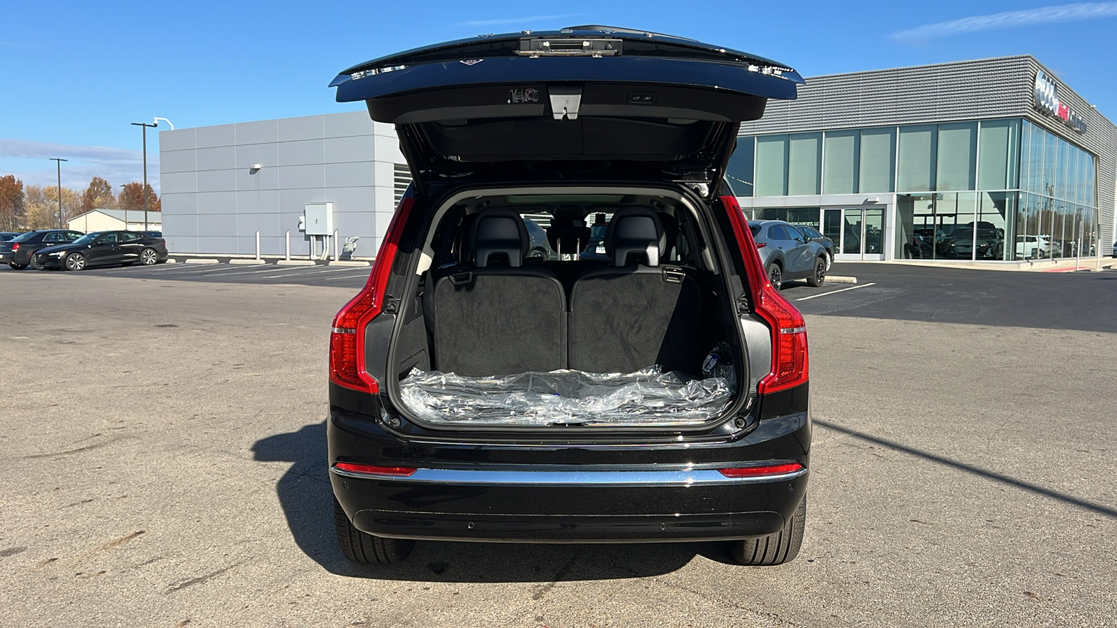 2025 Volvo XC90 B6 Plus 7-Seater 32