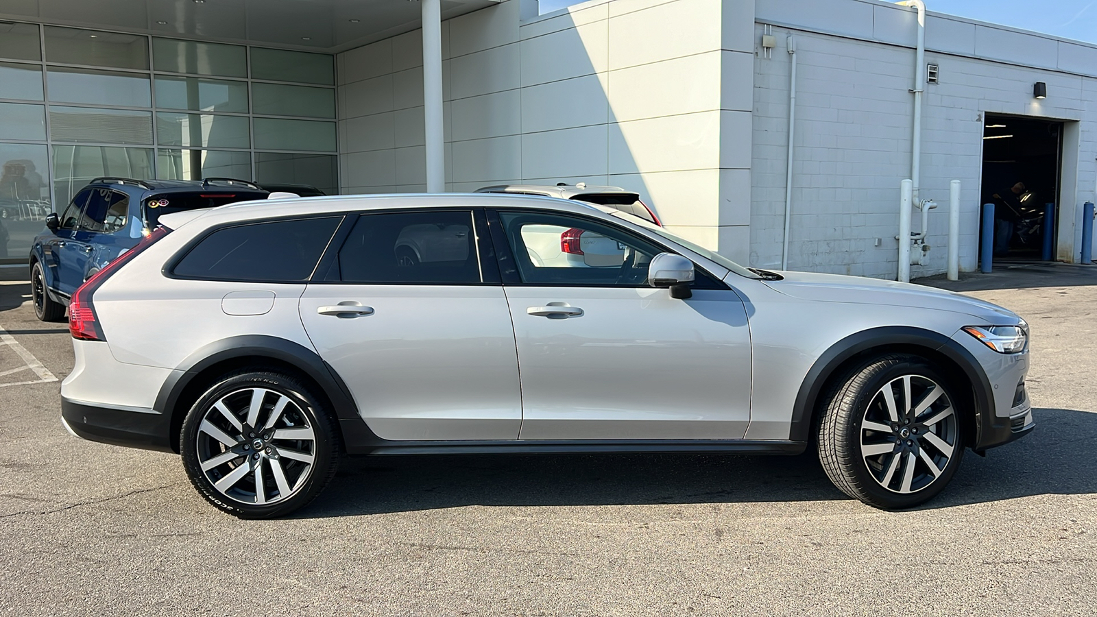 2025 Volvo V90 Cross Country B6 2