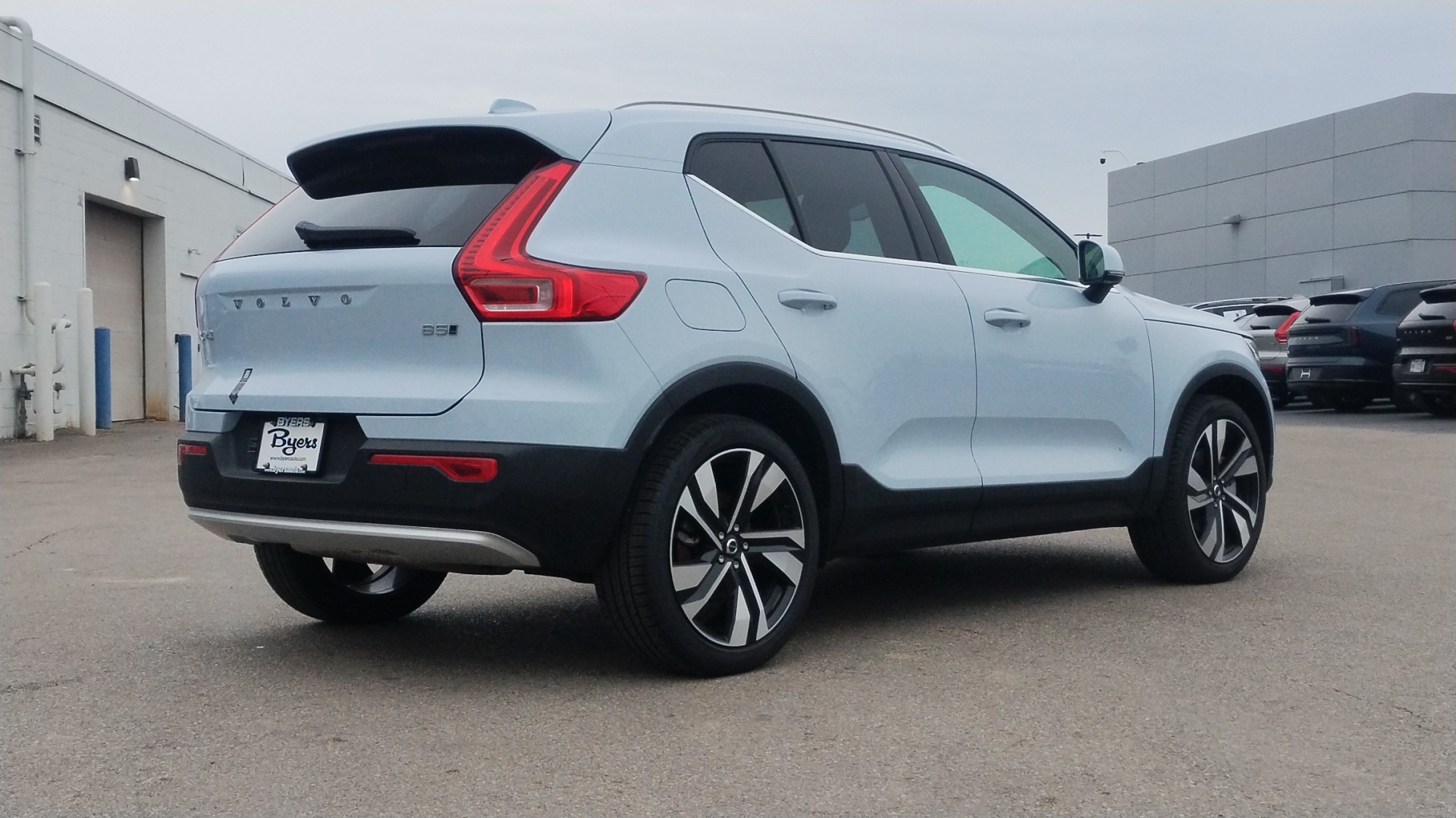 2025 Volvo XC40 B5 Plus Bright Theme 3