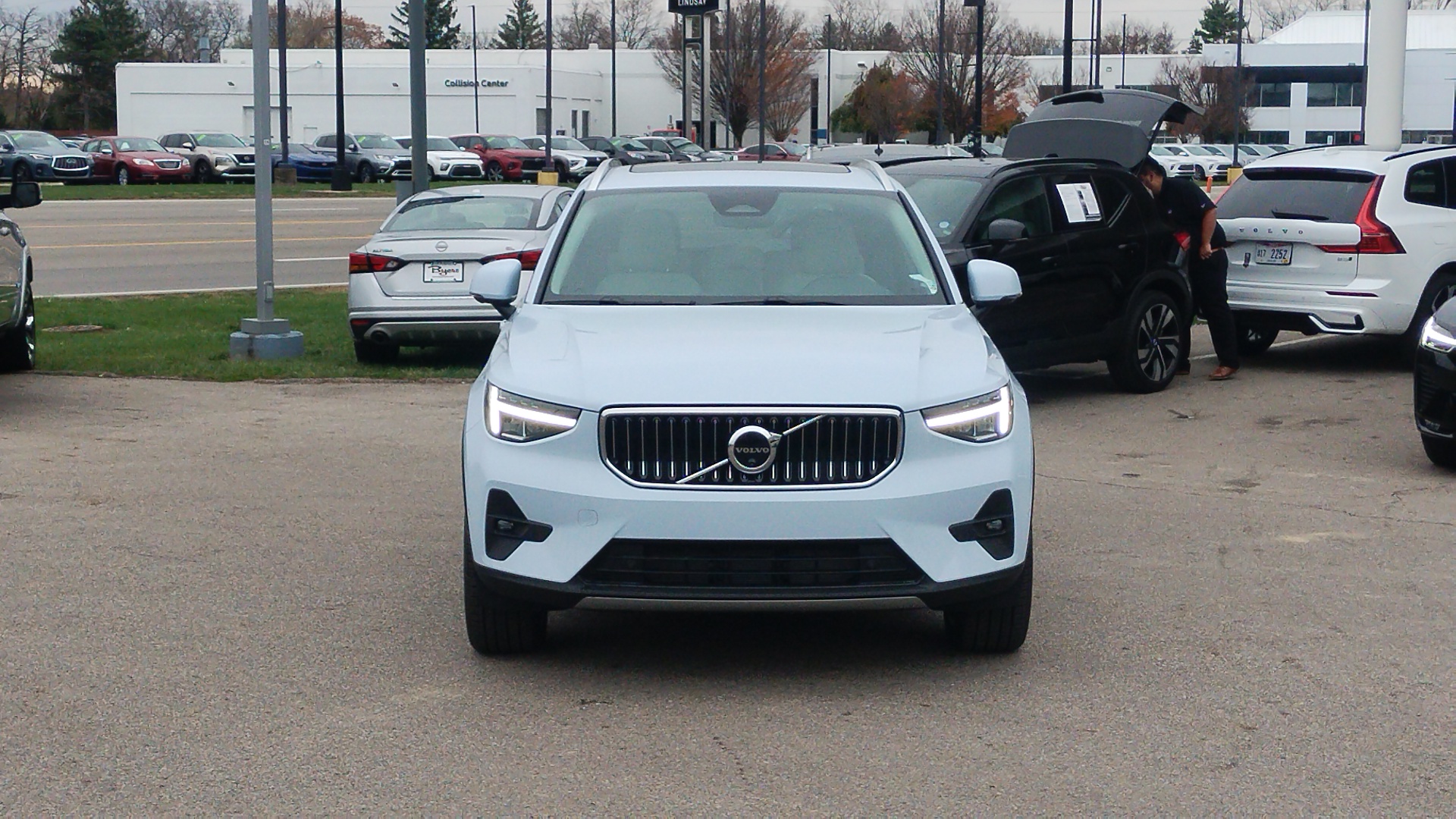 2025 Volvo XC40 B5 Plus Bright Theme 36