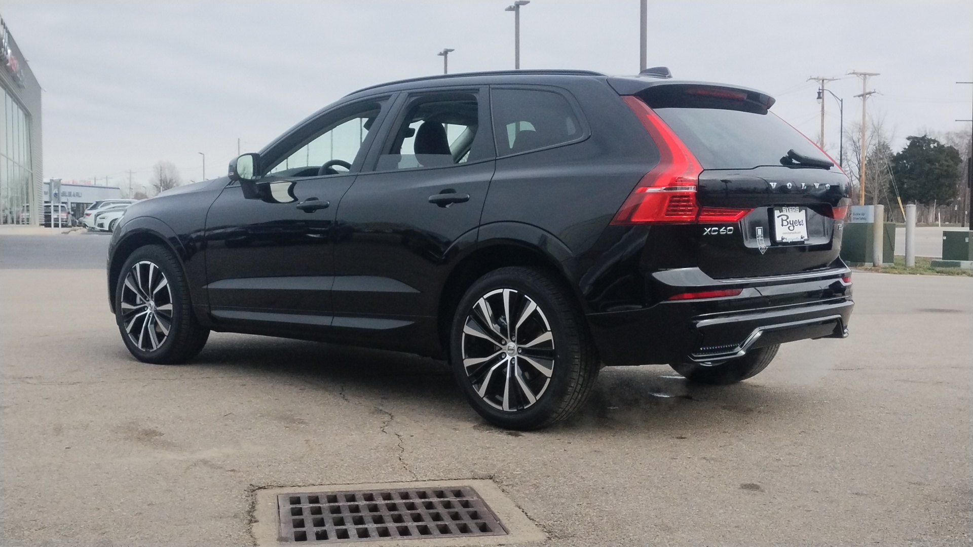 2025 Volvo XC60 B5 Plus Dark Theme 4