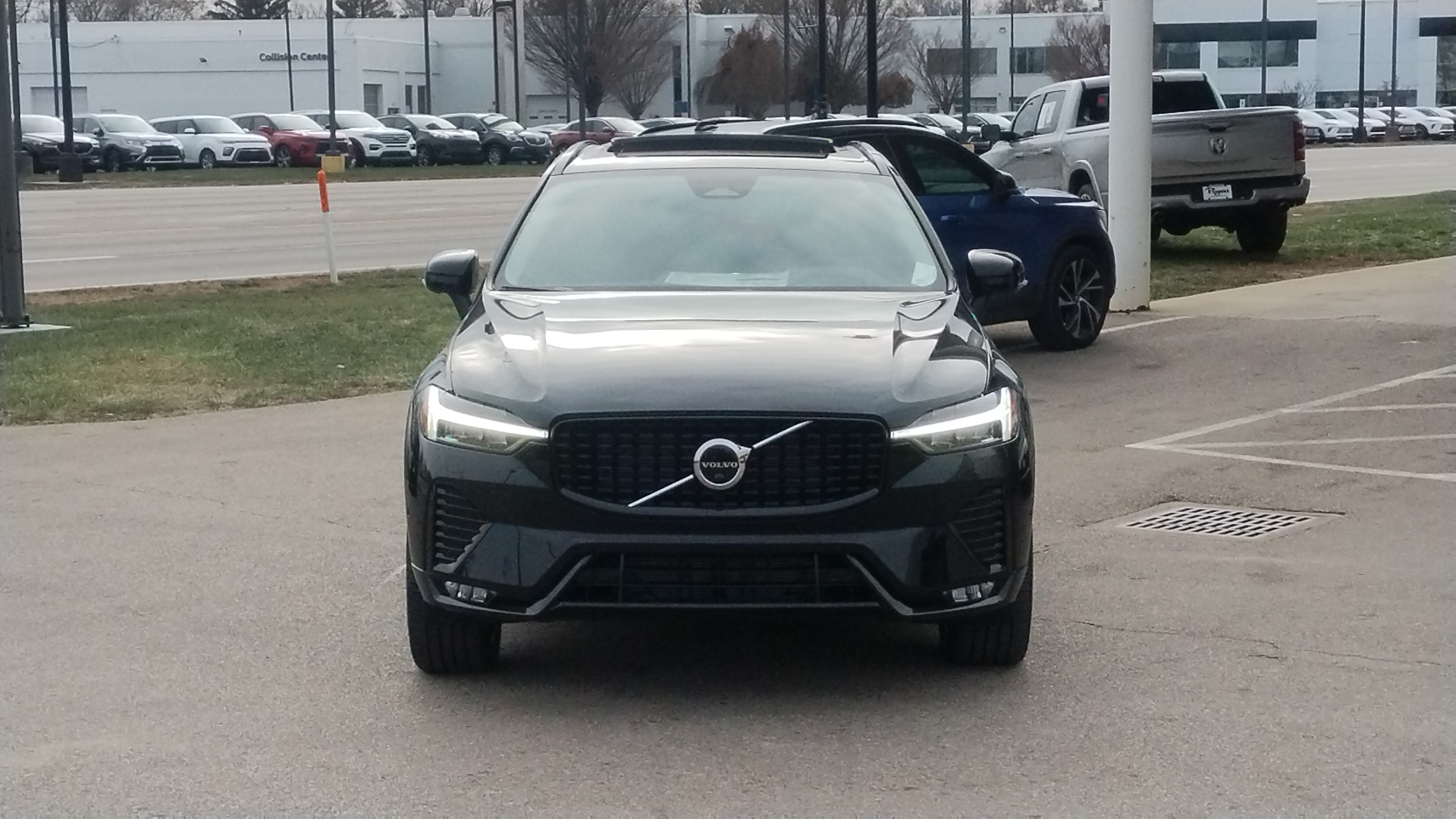 2025 Volvo XC60 B5 Plus Dark Theme 35