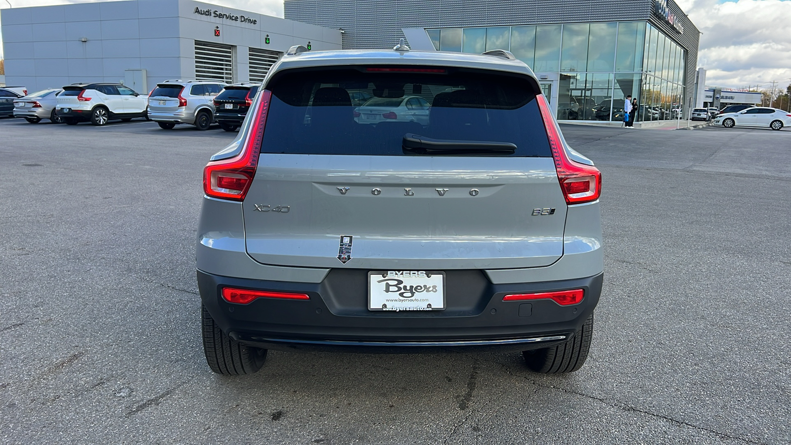 2025 Volvo XC40 B5 Plus Dark Theme 29