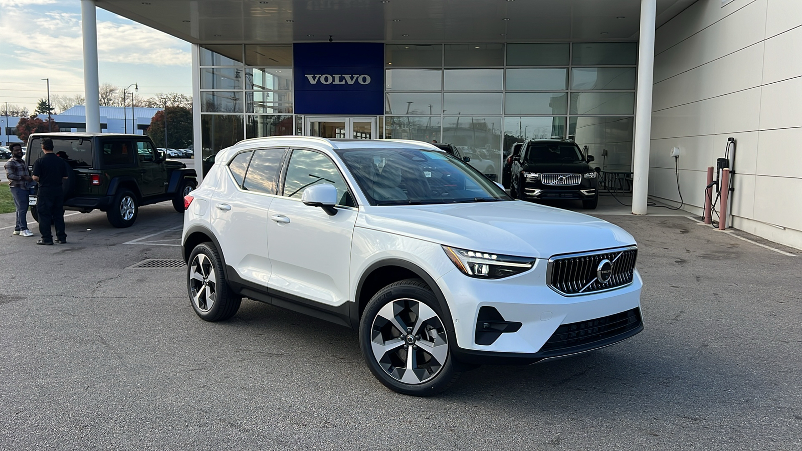 2025 Volvo XC40 B5 Plus Bright Theme 1