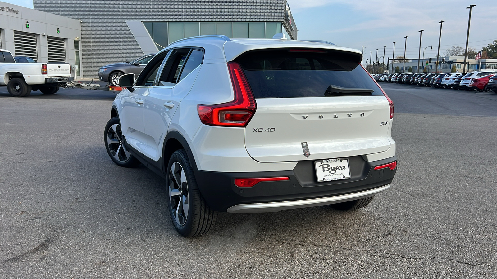 2025 Volvo XC40 B5 Plus Bright Theme 4