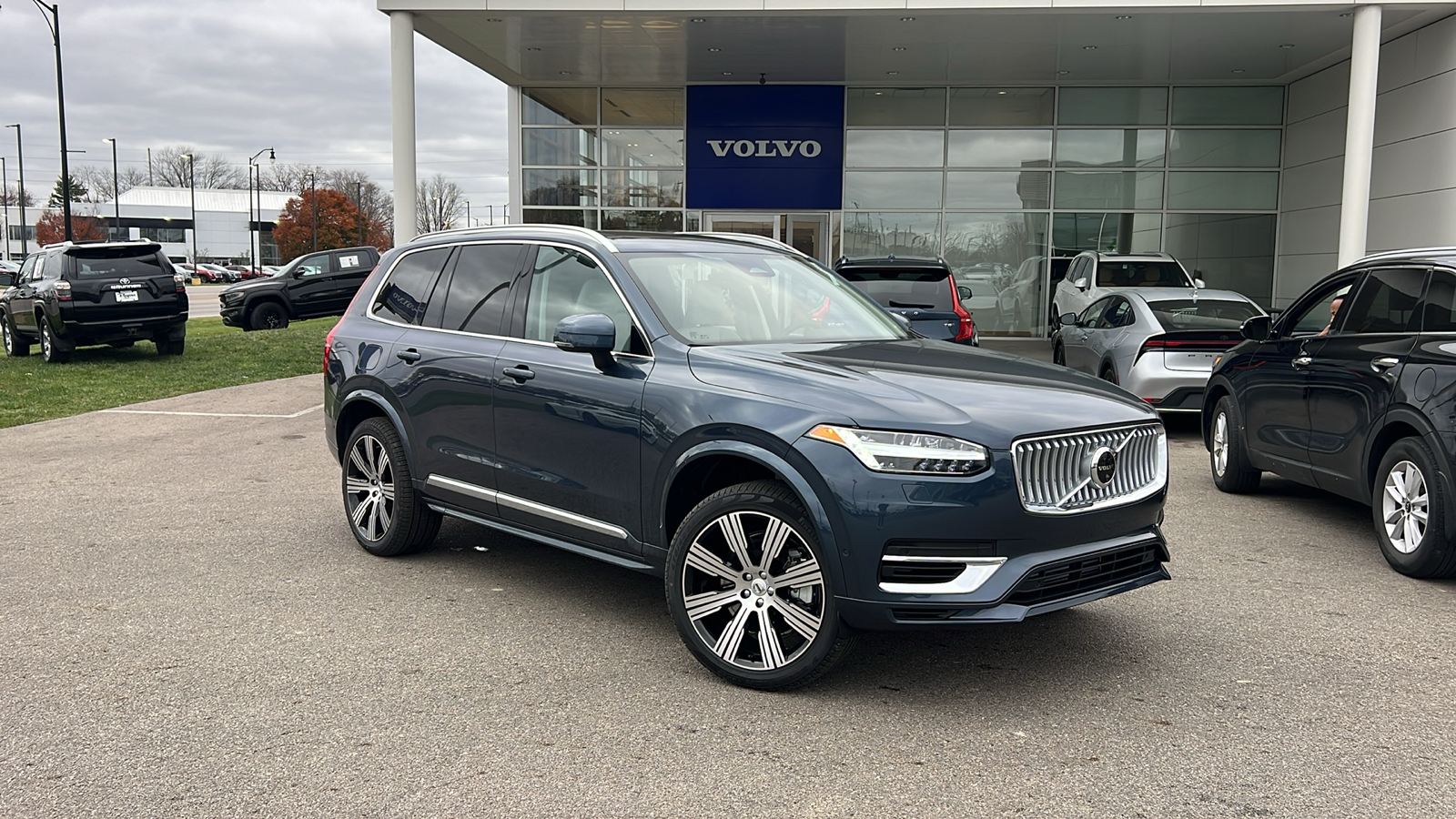 2025 Volvo XC90 Plug-In Hybrid T8 Plus 1