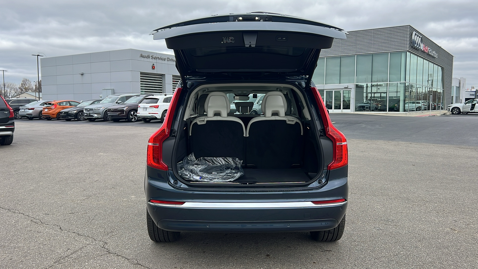 2025 Volvo XC90 Plug-In Hybrid T8 Plus 33