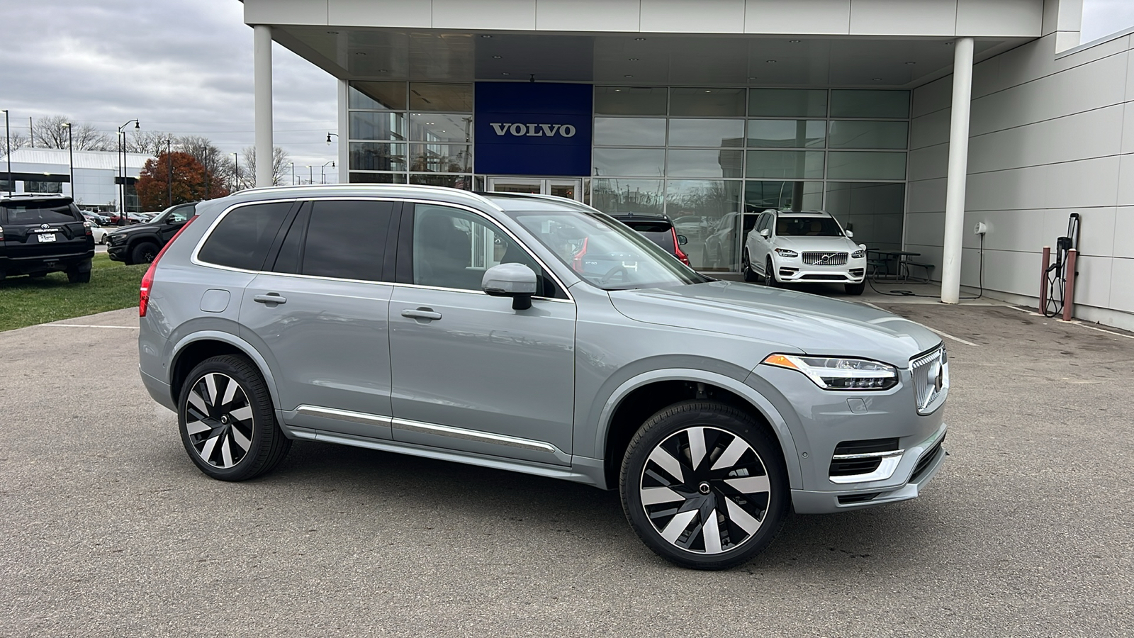 2025 Volvo XC90 Plug-In Hybrid T8 Plus 1