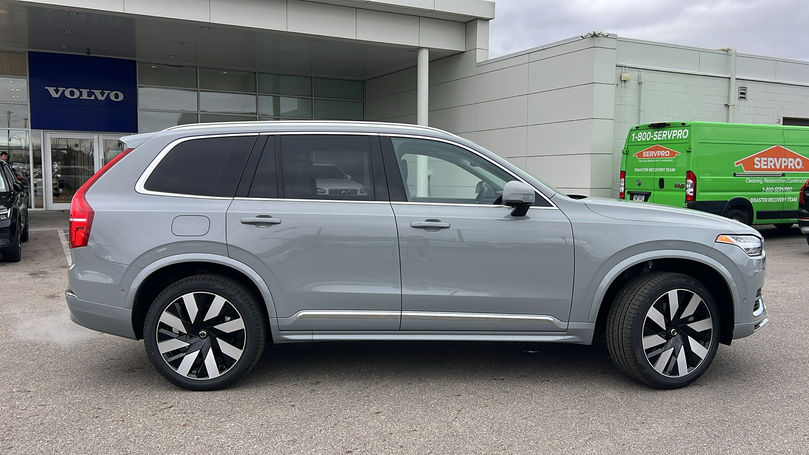 2025 Volvo XC90 Plug-In Hybrid T8 Plus 2