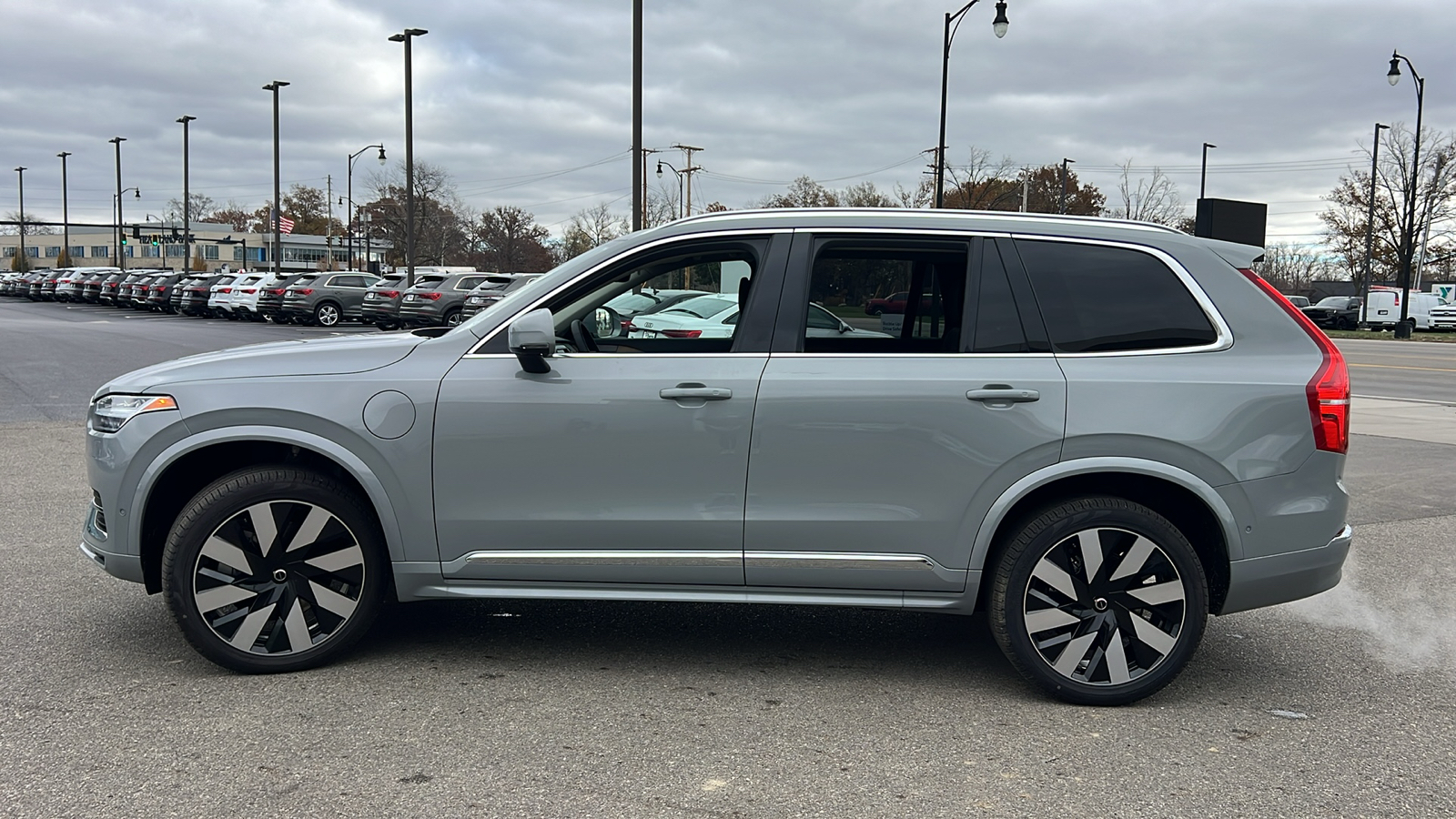 2025 Volvo XC90 Plug-In Hybrid T8 Plus 5