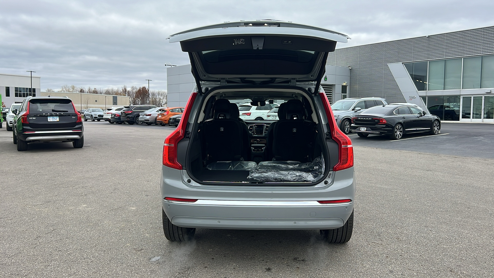 2025 Volvo XC90 Plug-In Hybrid T8 Plus 34