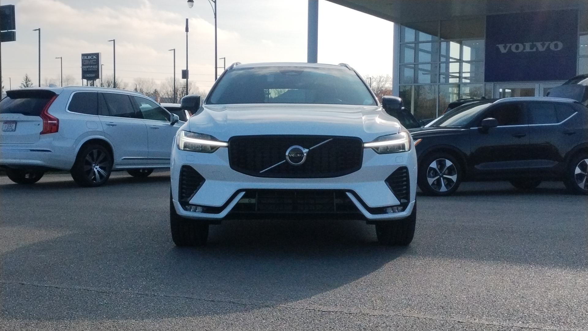 2025 Volvo XC60  33